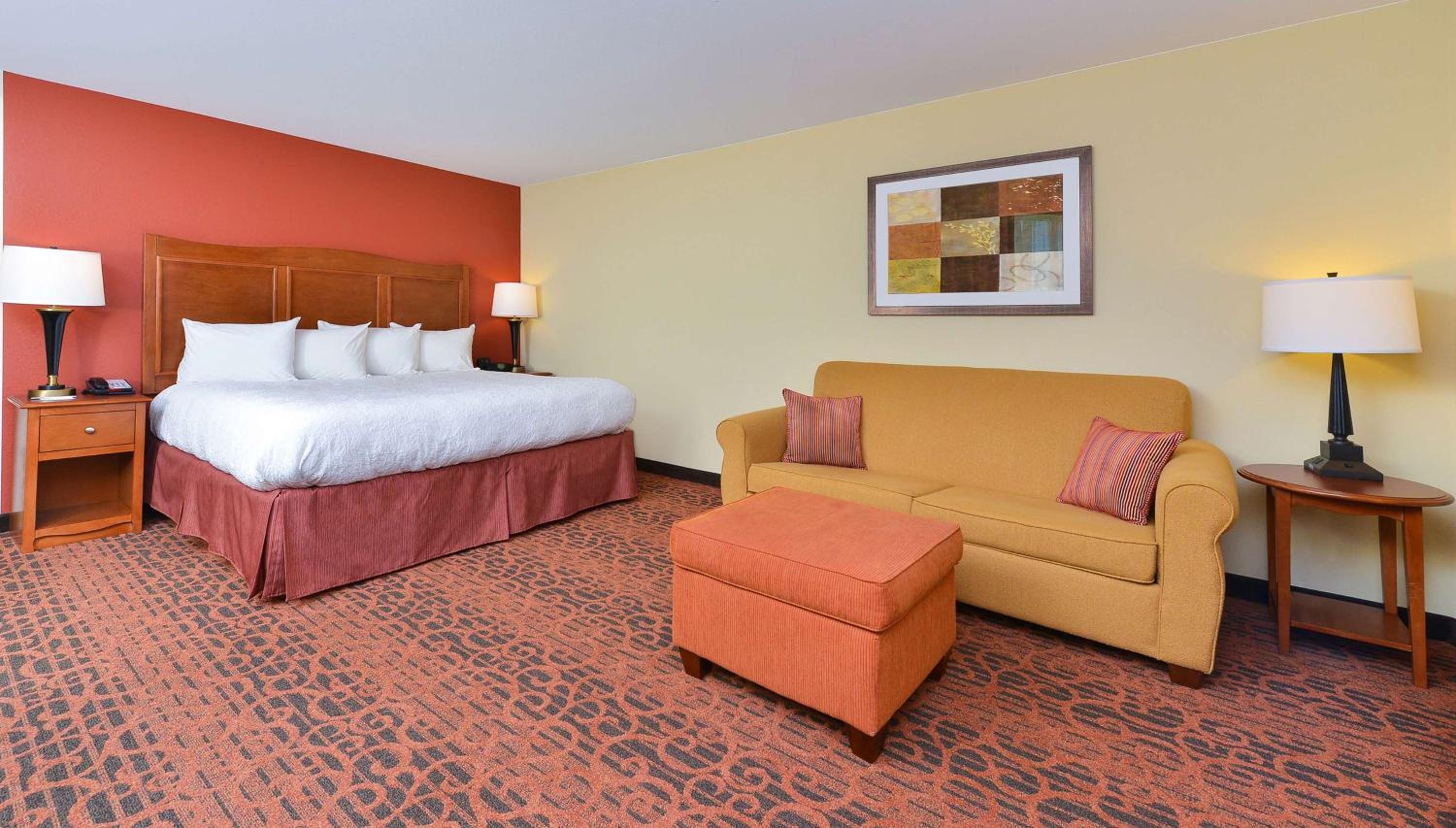 King Room with Sofa Bed - Non-Smoking - Photo 4