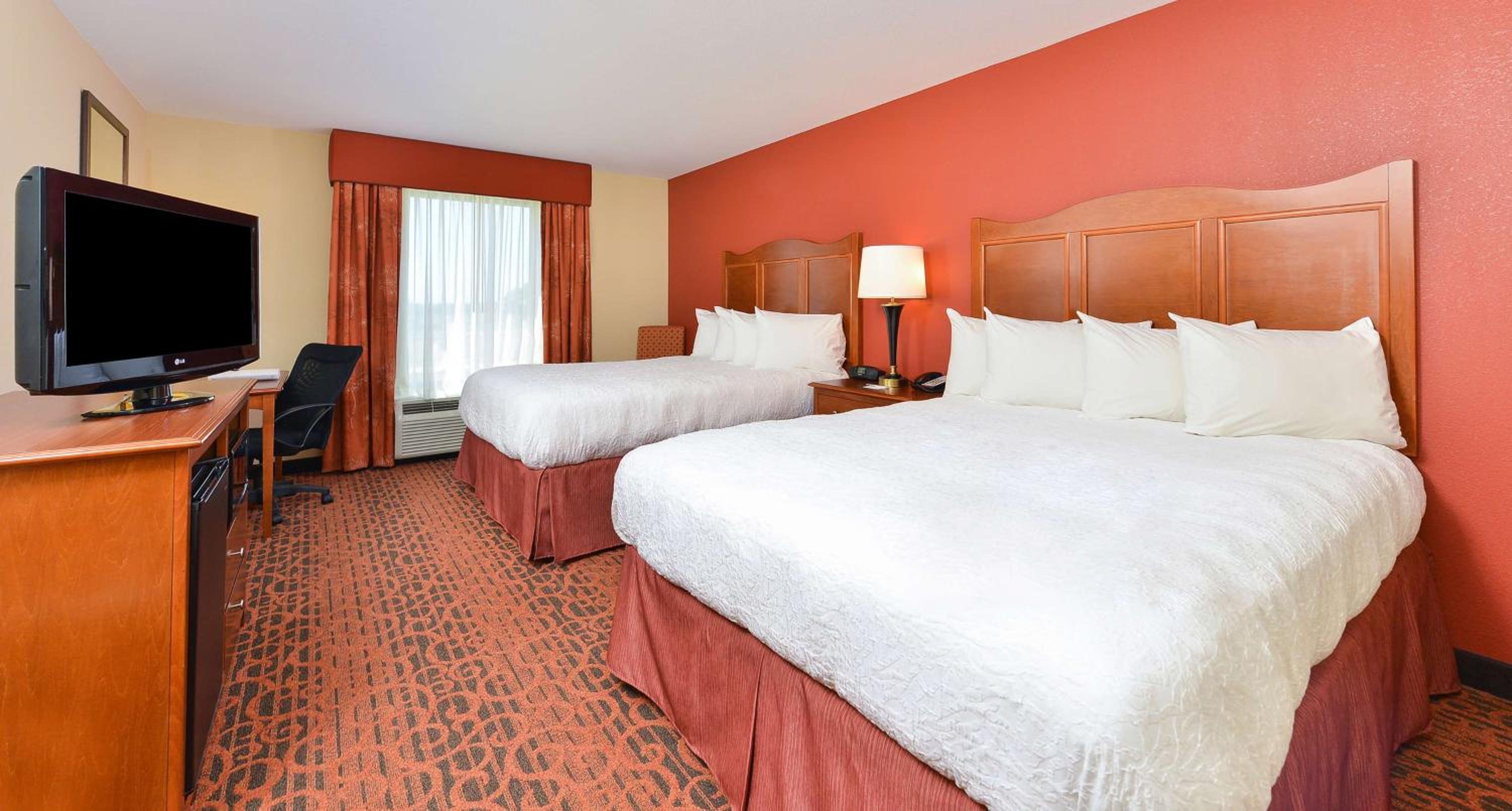 Room with Two Queen Beds - Non-Smoking - Photo 6