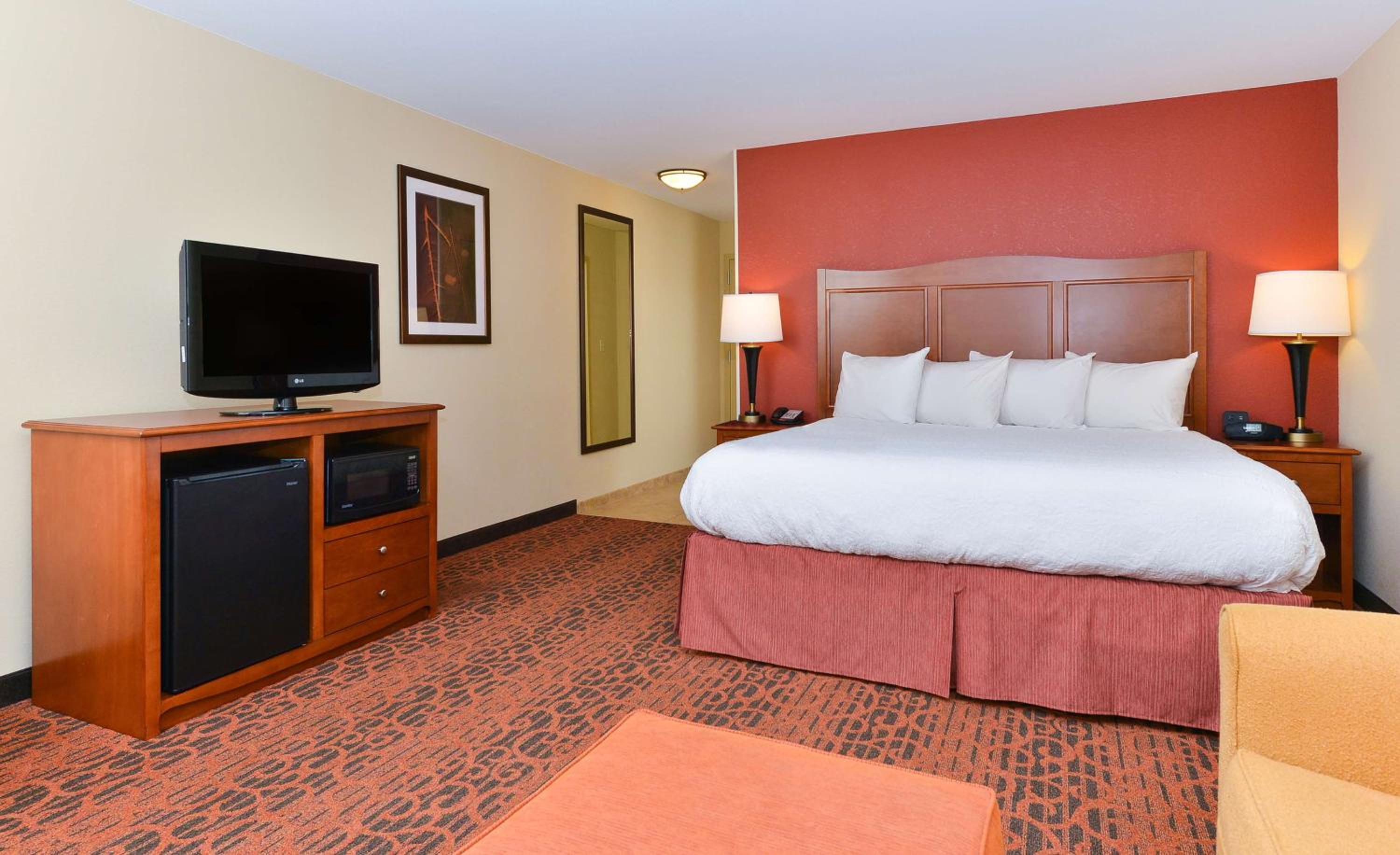 King Room with Sofa Bed - Non-Smoking - Photo 5