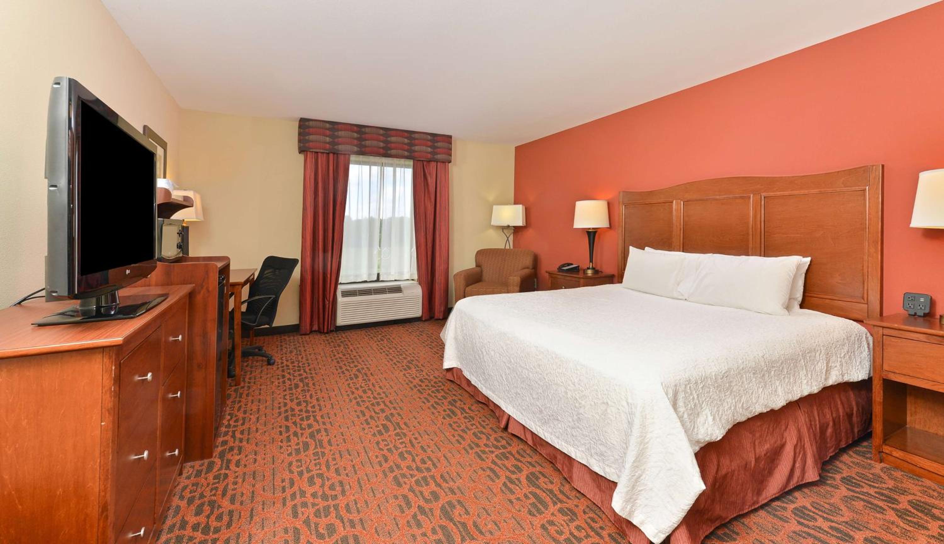 King Room with Accessible Tub - Mobility and Hearing Access/Non-Smoking - Photo 5