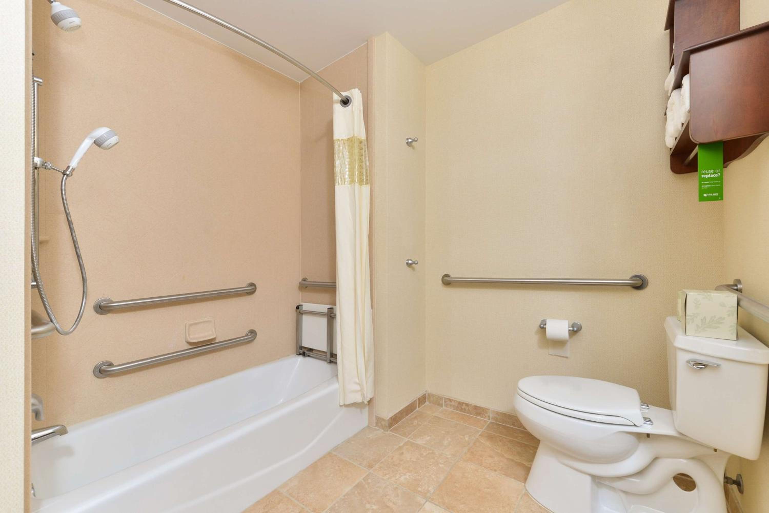King Room with Accessible Tub - Mobility and Hearing Access/Non-Smoking - Photo 6