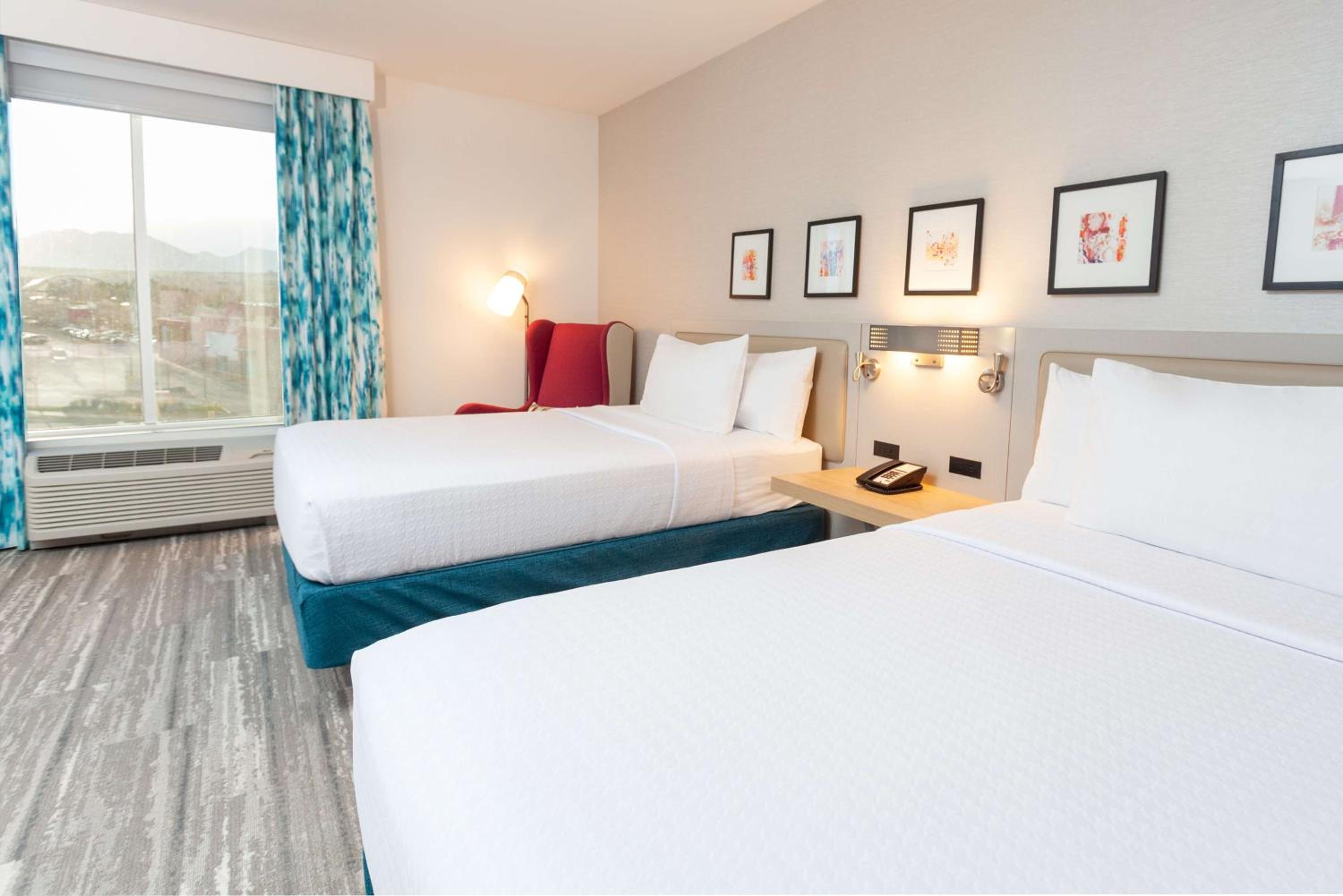 Queen Room with Two Queen Beds and Mountain View - Hearing Accessible