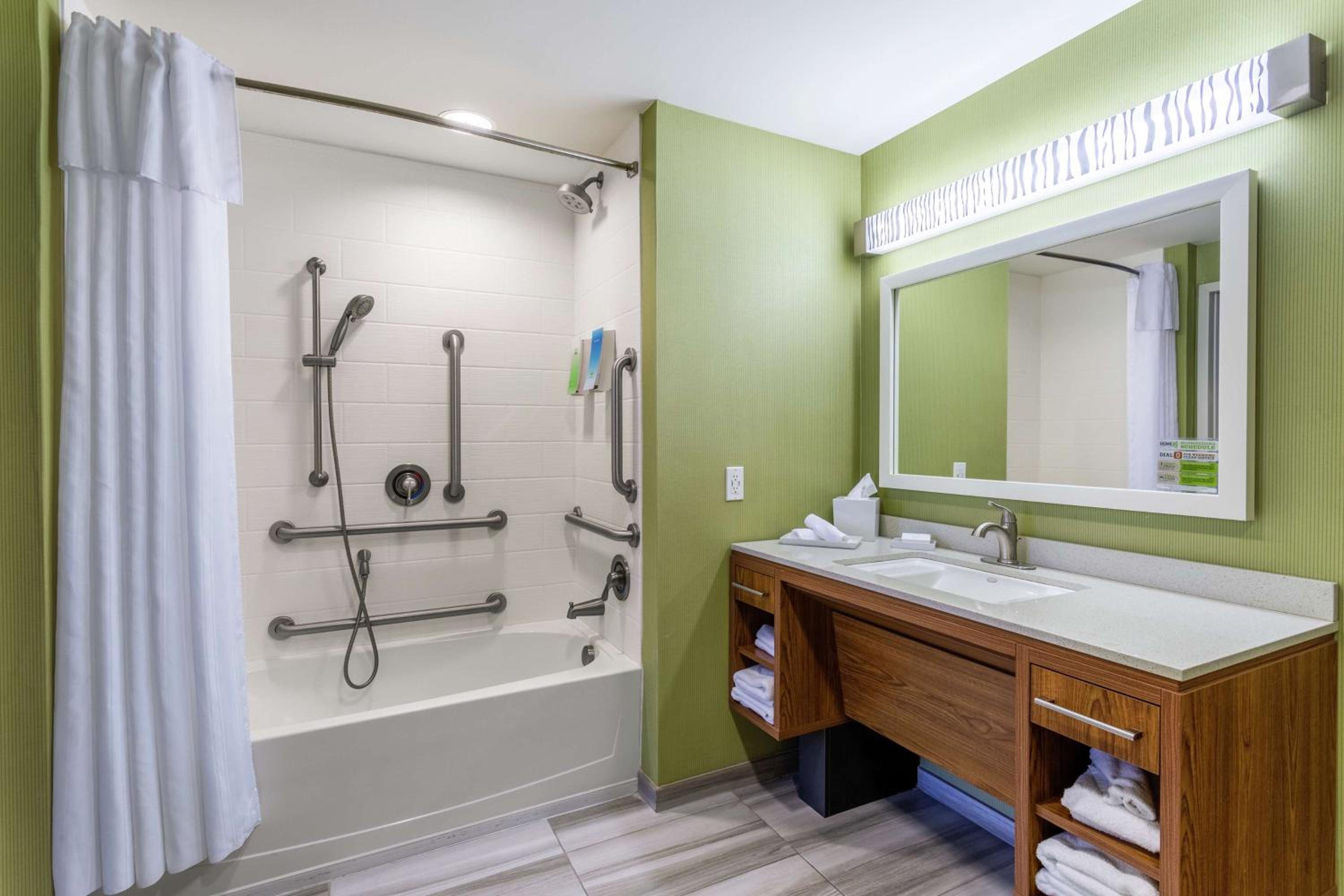 Queen Studio with Two Queen Beds - Mobility and Hearing Access/Non-Smoking photo 2