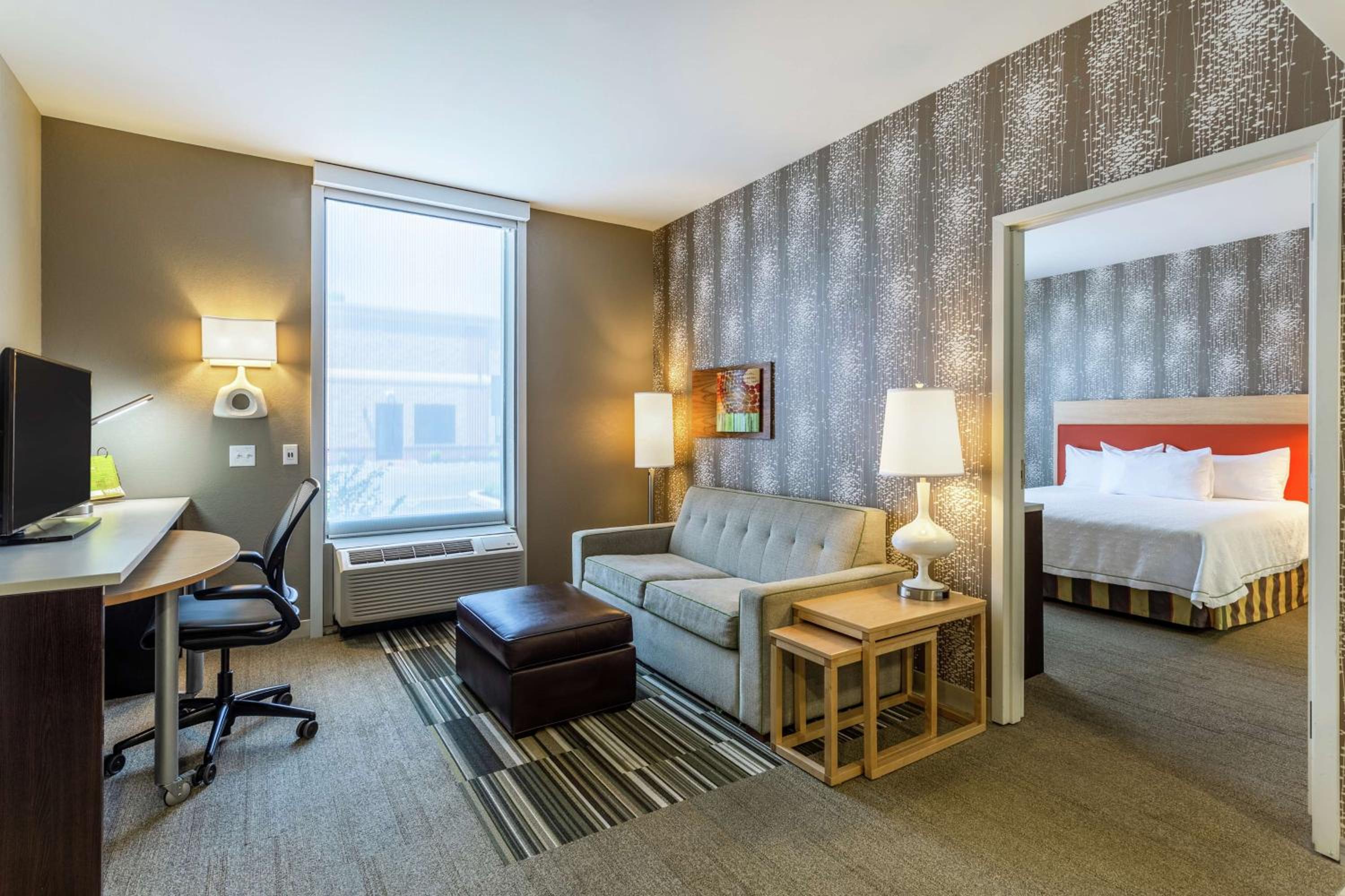 King Suite - Mobility and Hearing Access/Non-Smoking photo 2