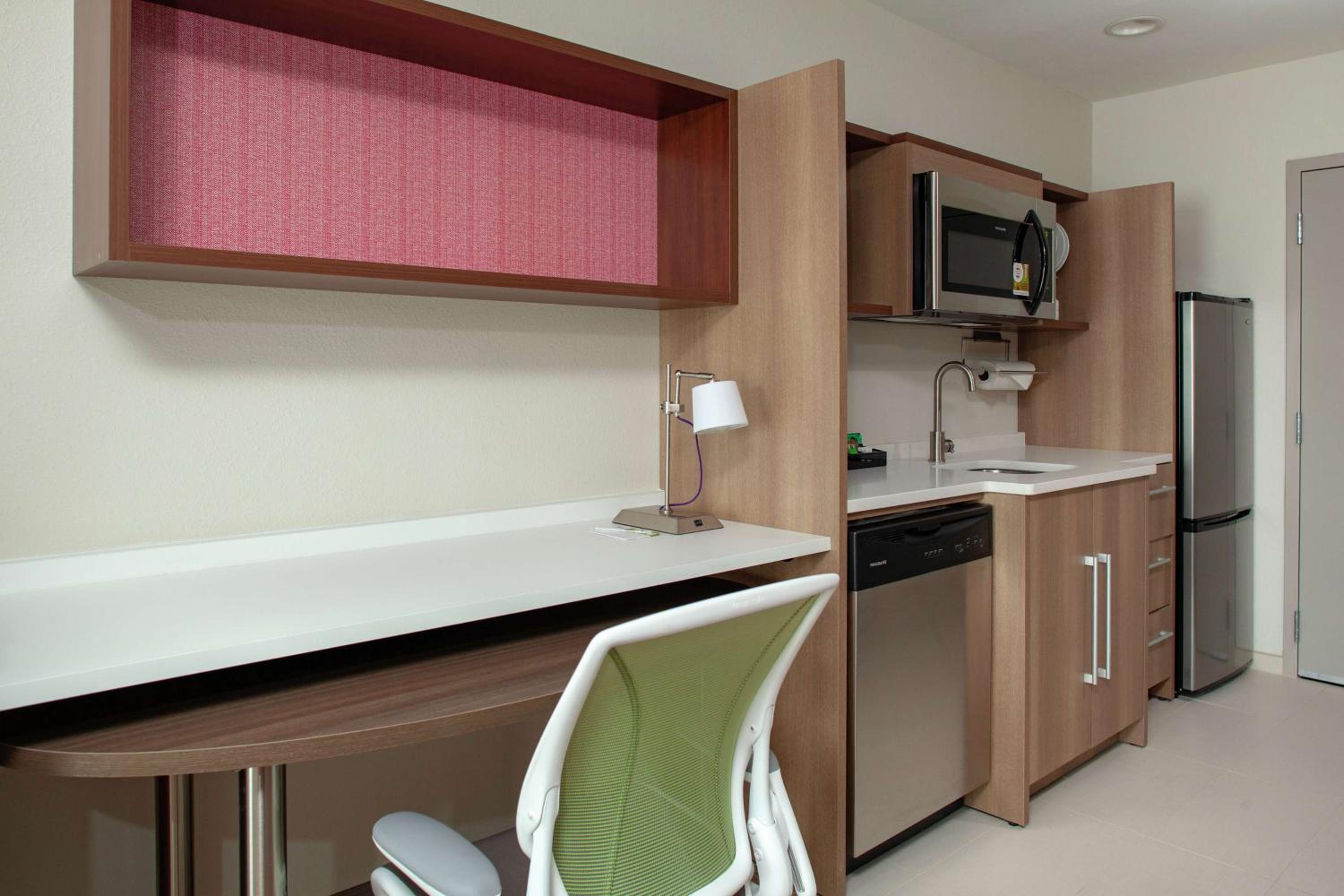 King Studio Suite - Non-Smoking - Photo 2