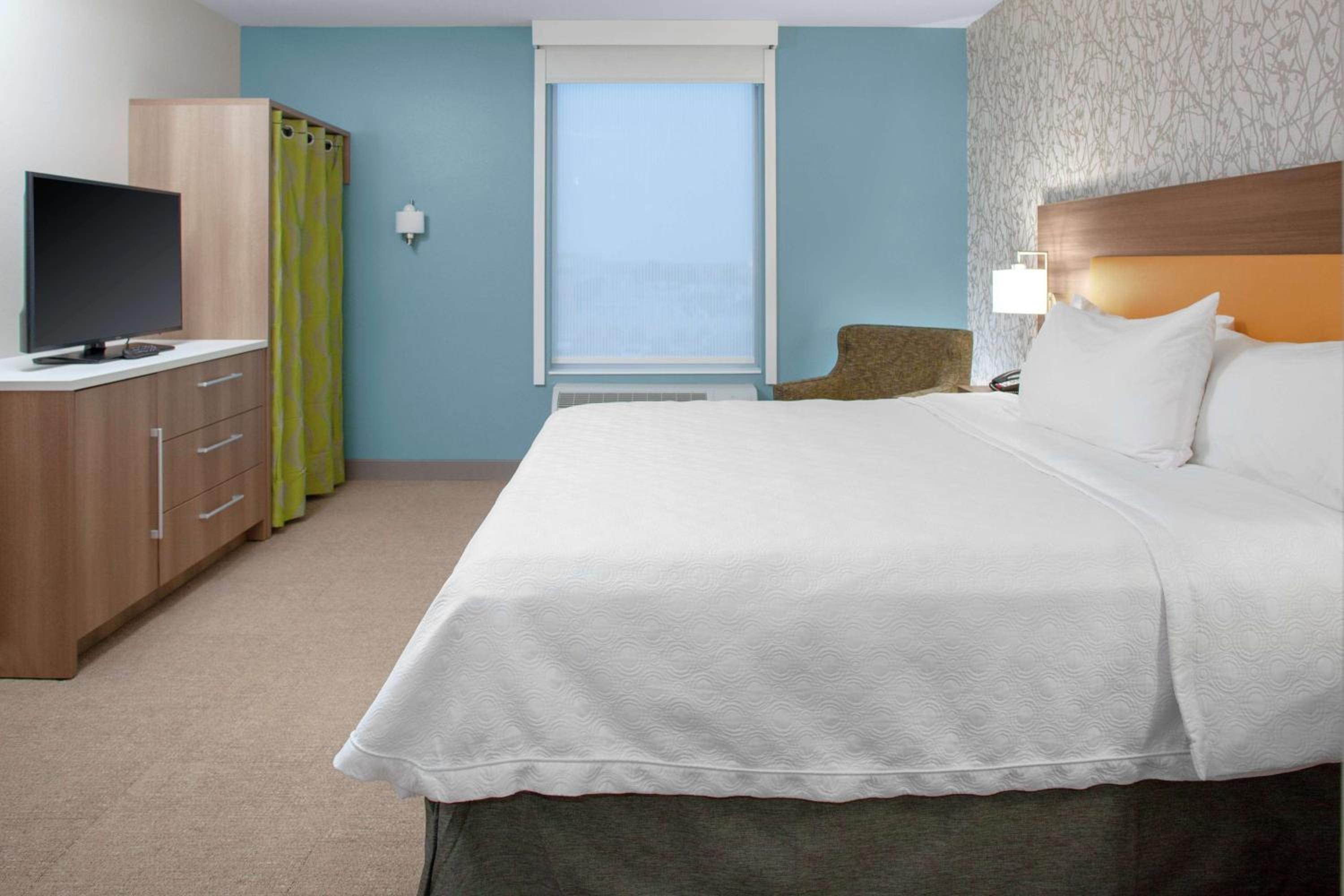 King Suite - Mobility Access/Non-Smoking - Photo 3