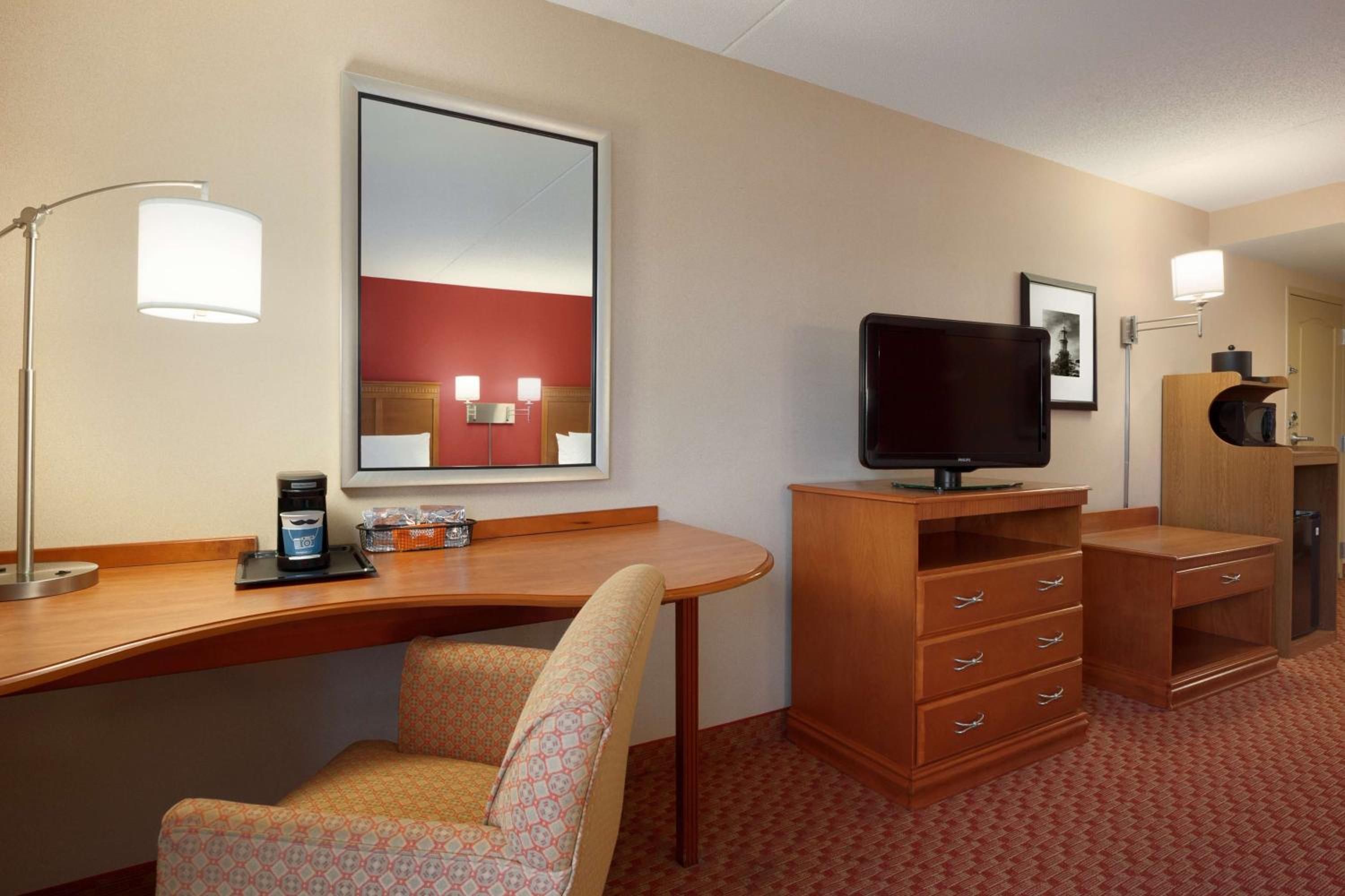 Queen Room with Two Queen Beds - Mobility Access/Non-Smoking - Photo 2
