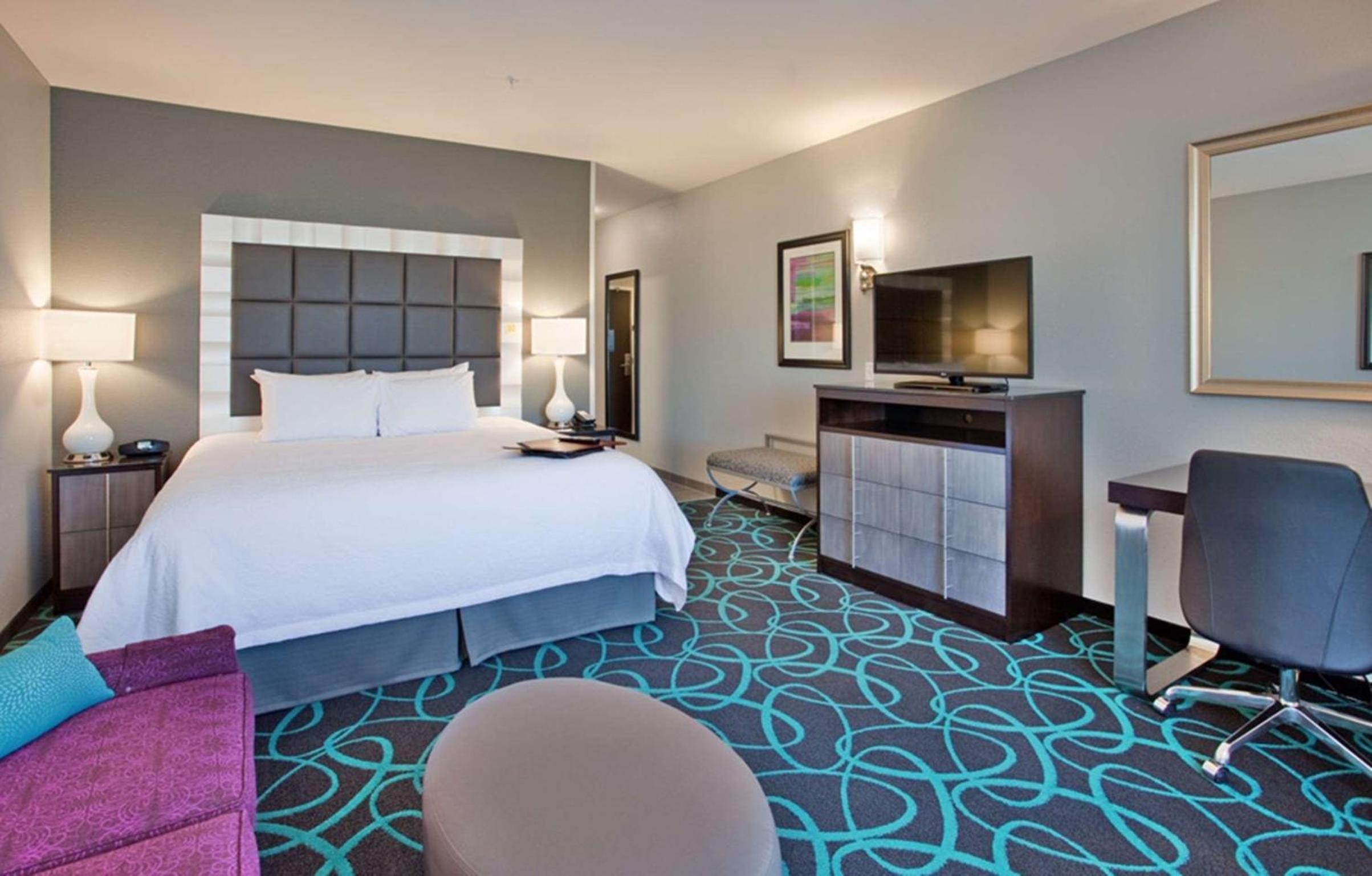King Room with Accessible Tub - Mobility and Hearing Access/Non-Smoking photo 2
