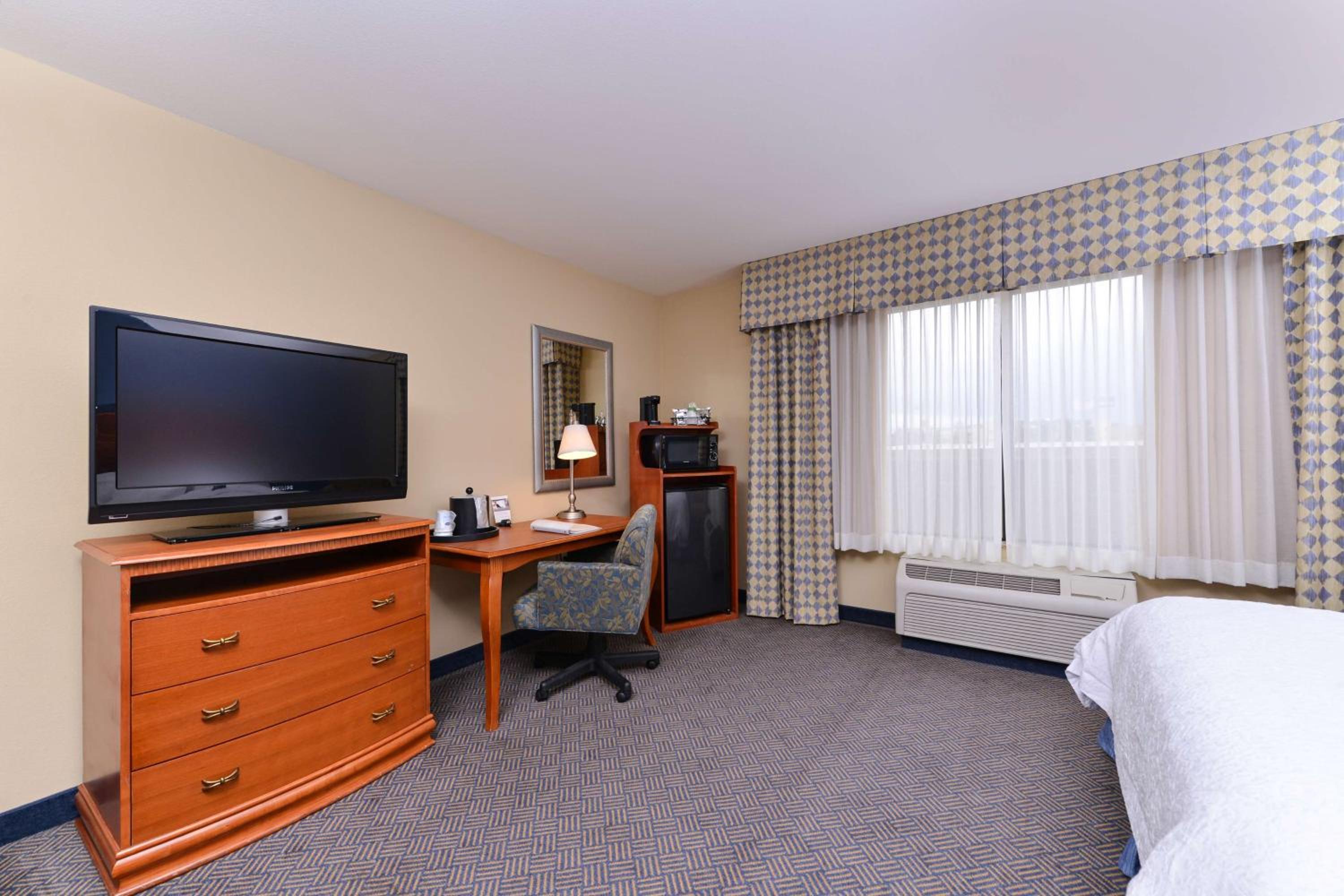 King Room - Non-Smoking - Photo 1