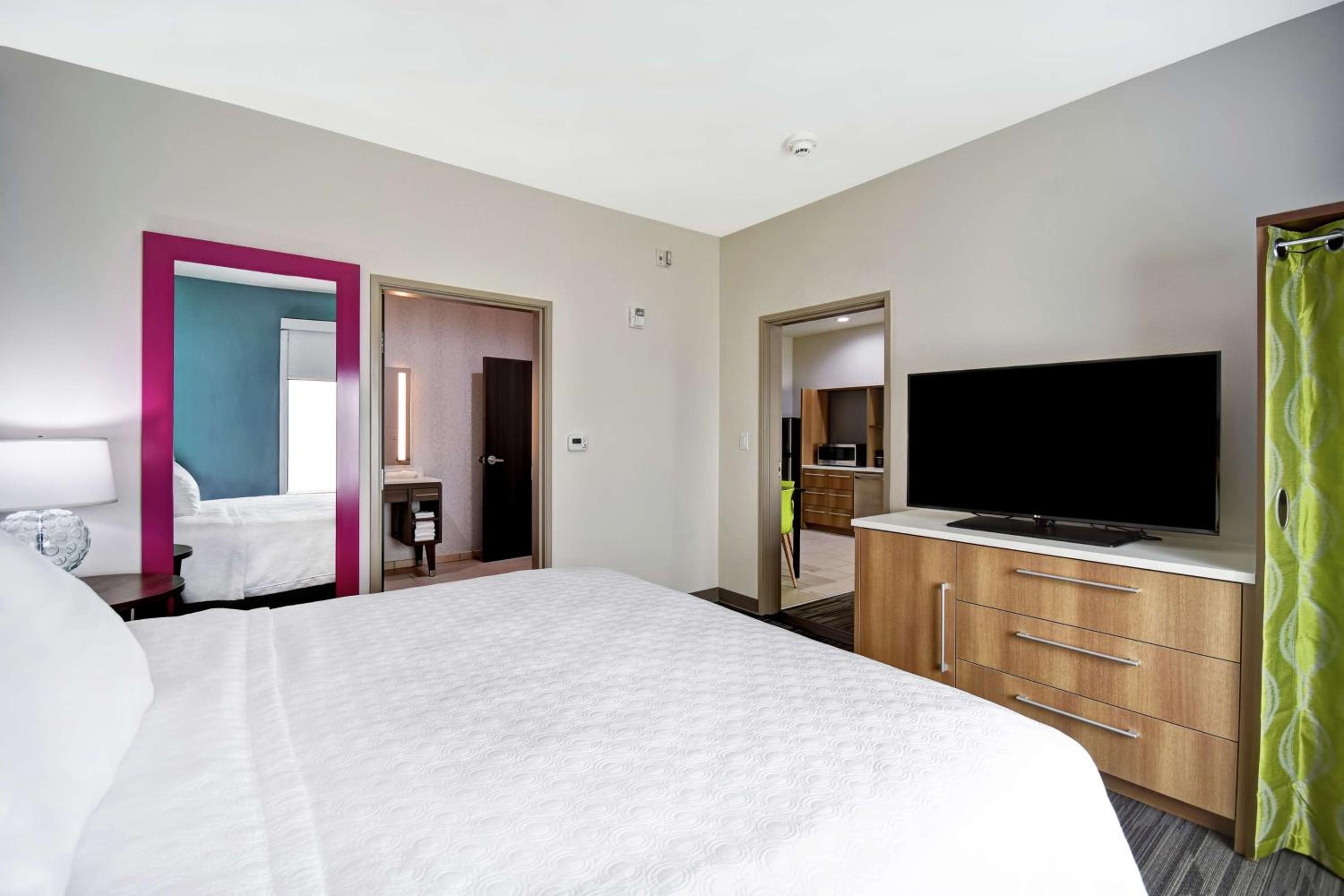 King Suite - Mobility Access/Non-Smoking photo 2