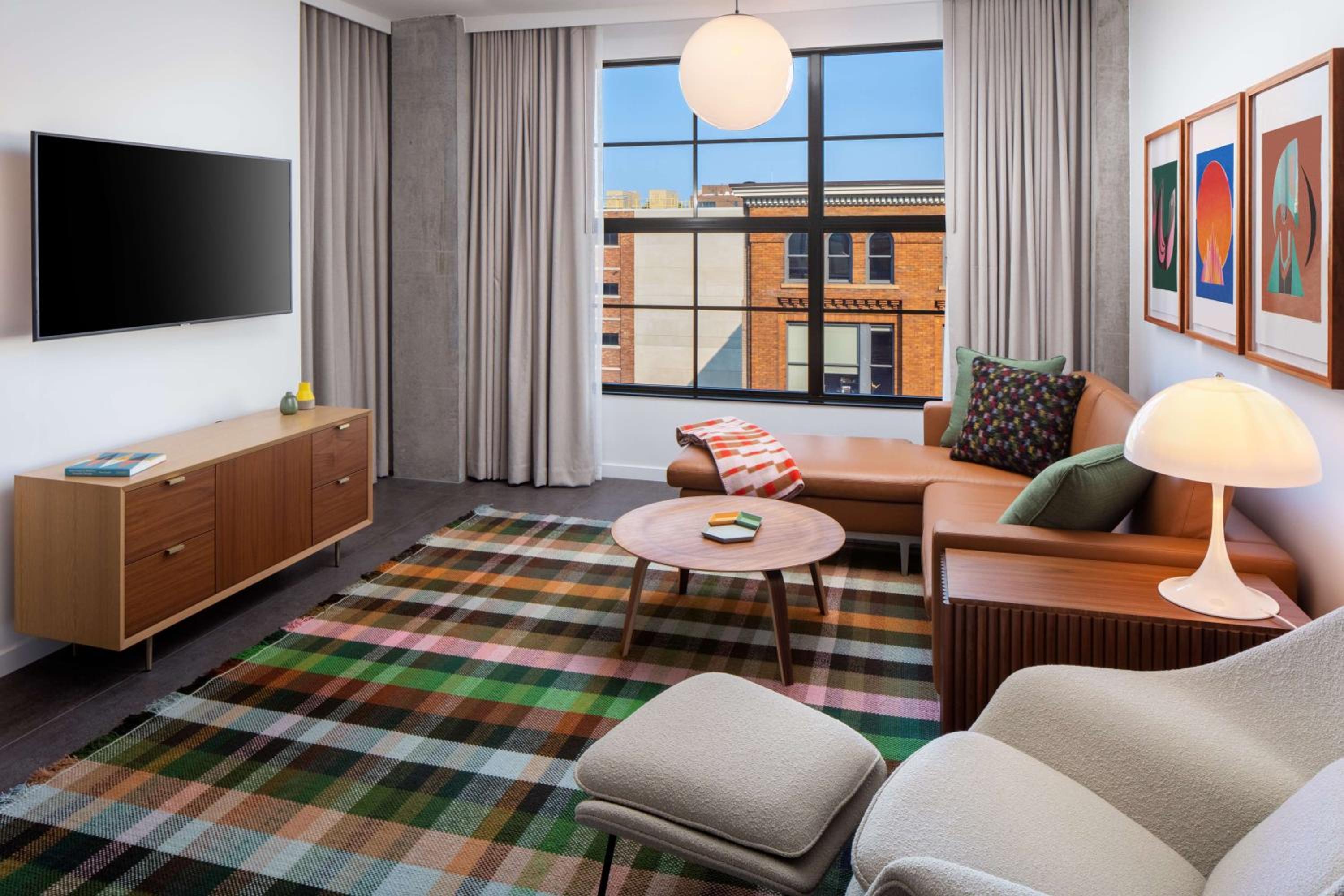 King Studio Suite with Balcony - Hearing Accessible - Photo 5