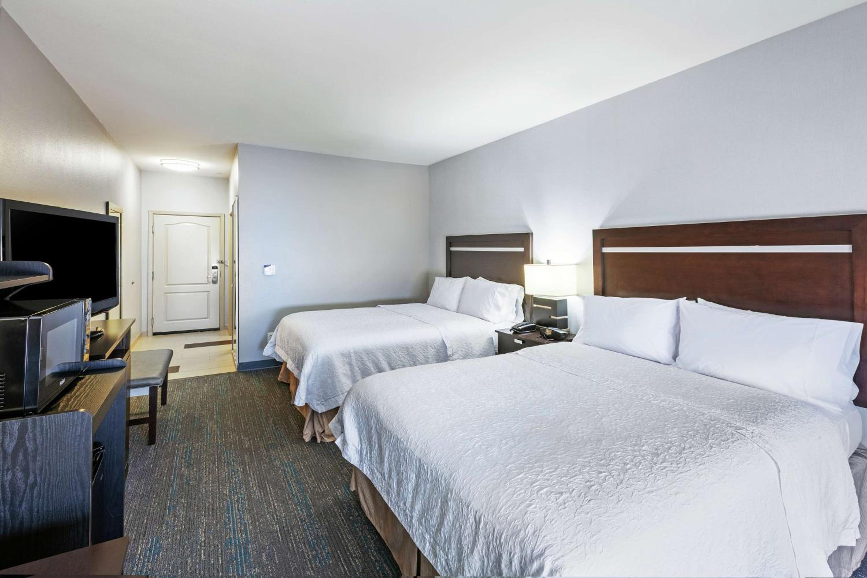 Room with Two Queen Beds - Non-Smoking - Photo 1