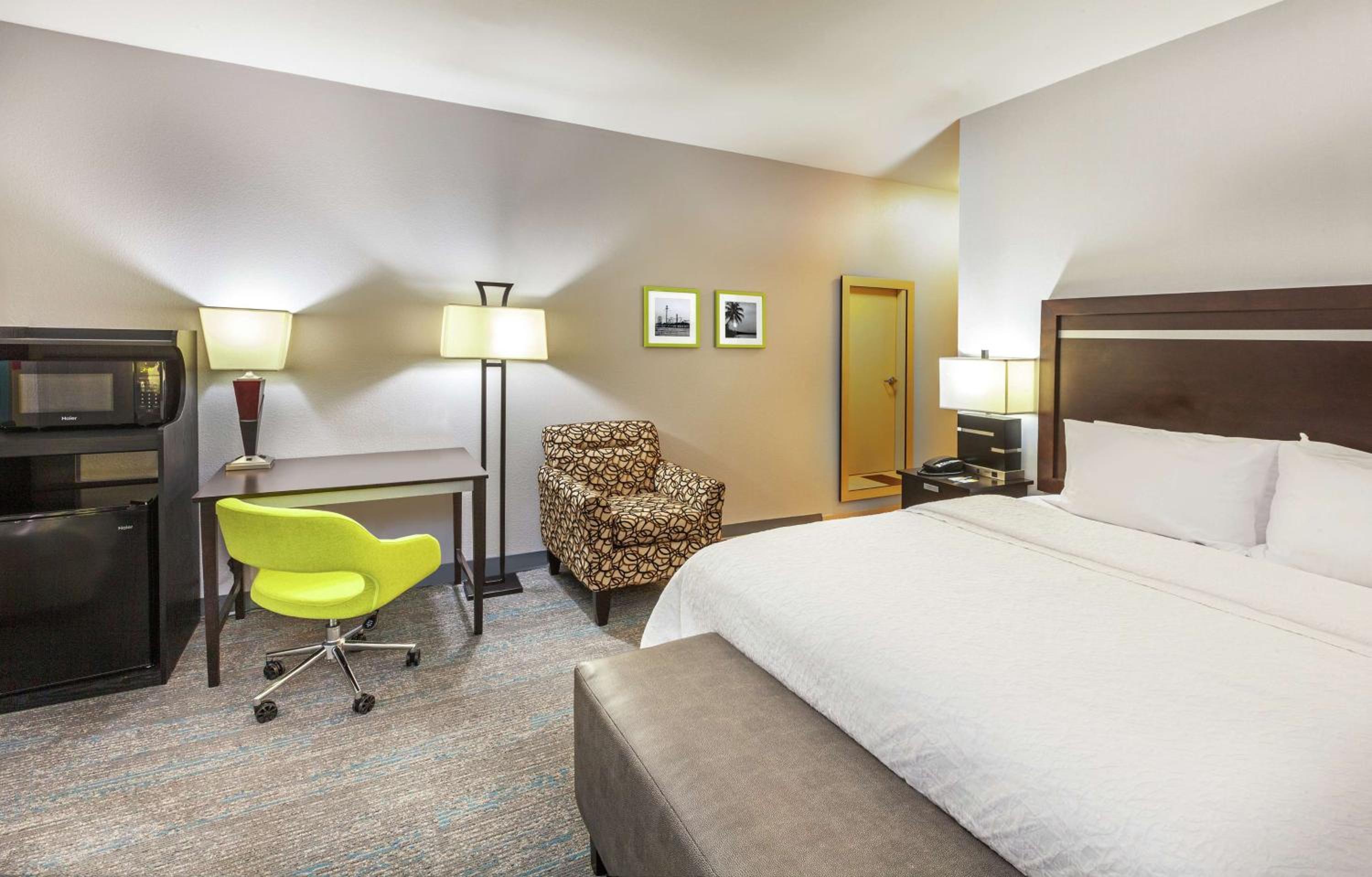 King Room with King Bed - Non-Smoking - Photo 1