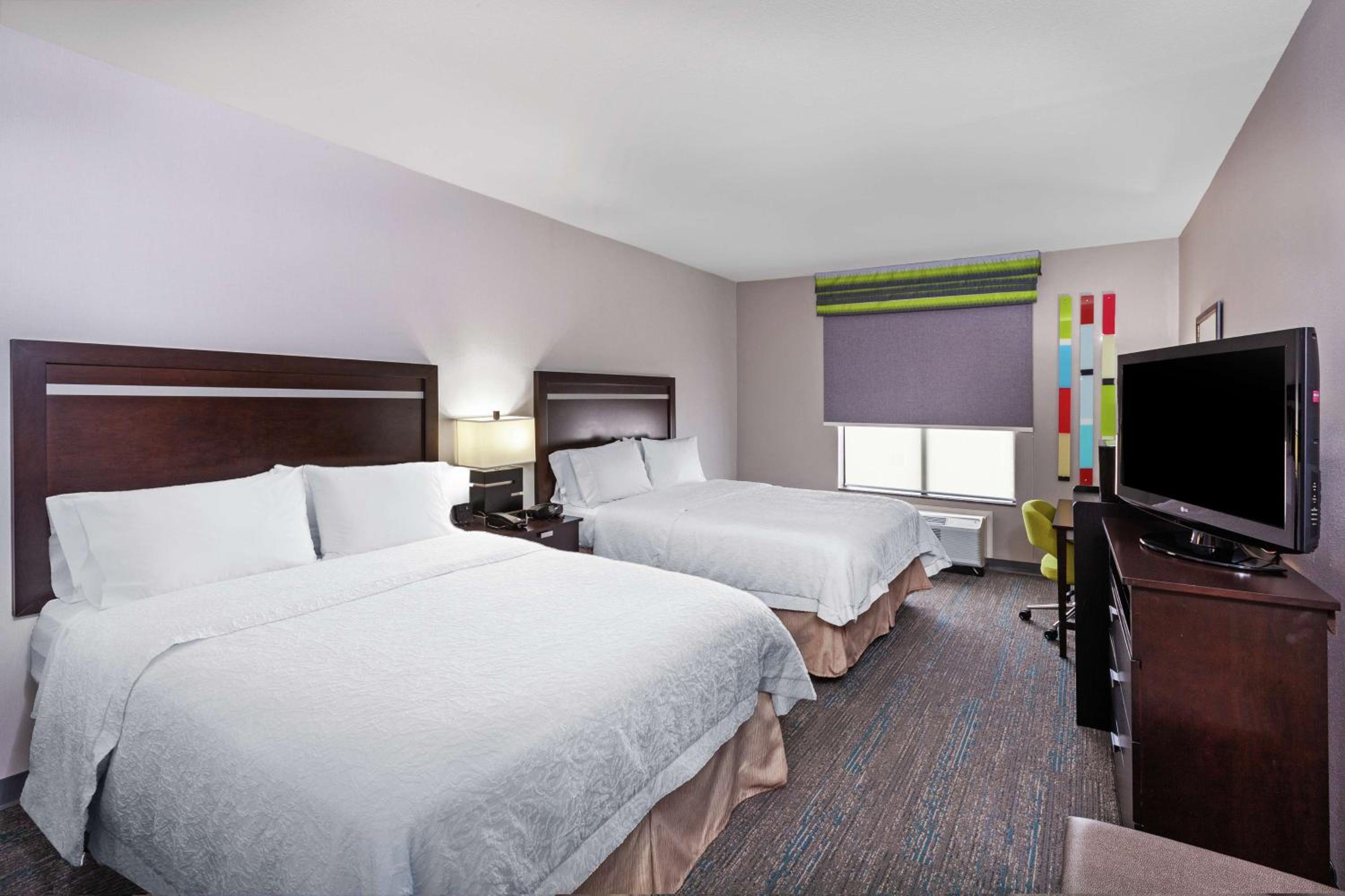 Room with Two Queen Beds - Non-Smoking - Photo 3