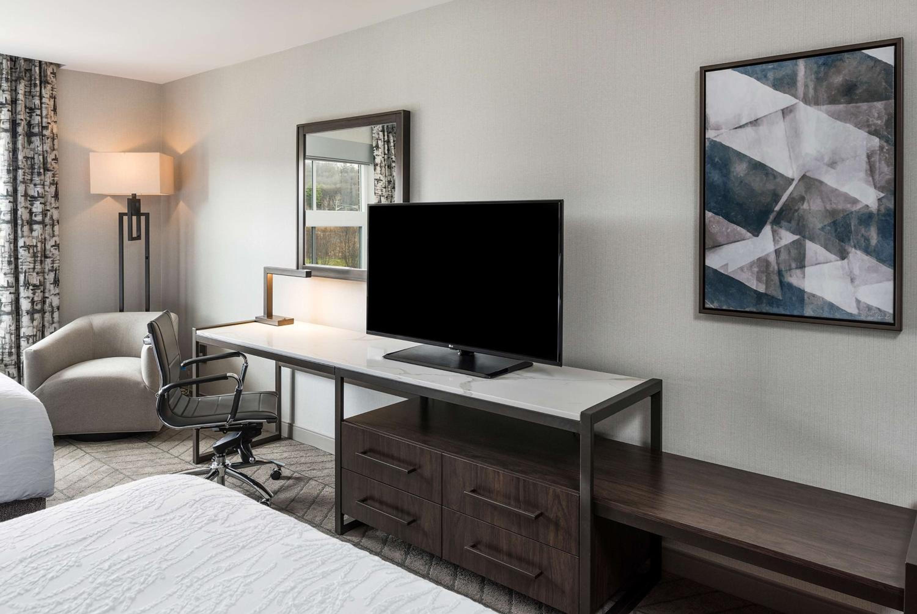 Queen Room with Two Queen Beds photo 1