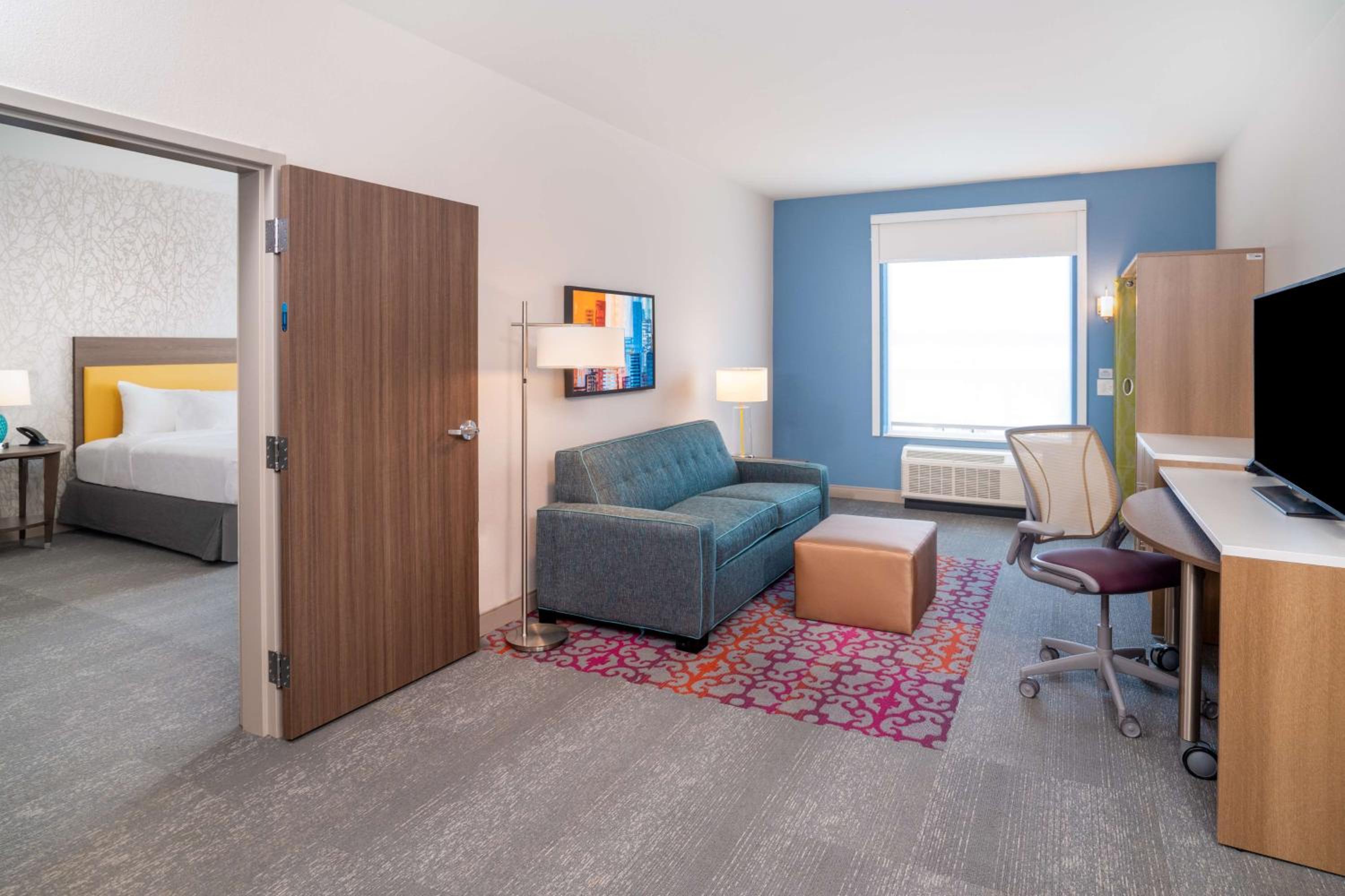 King Suite - Mobility and Hearing Access/Non-Smoking - Photo 5
