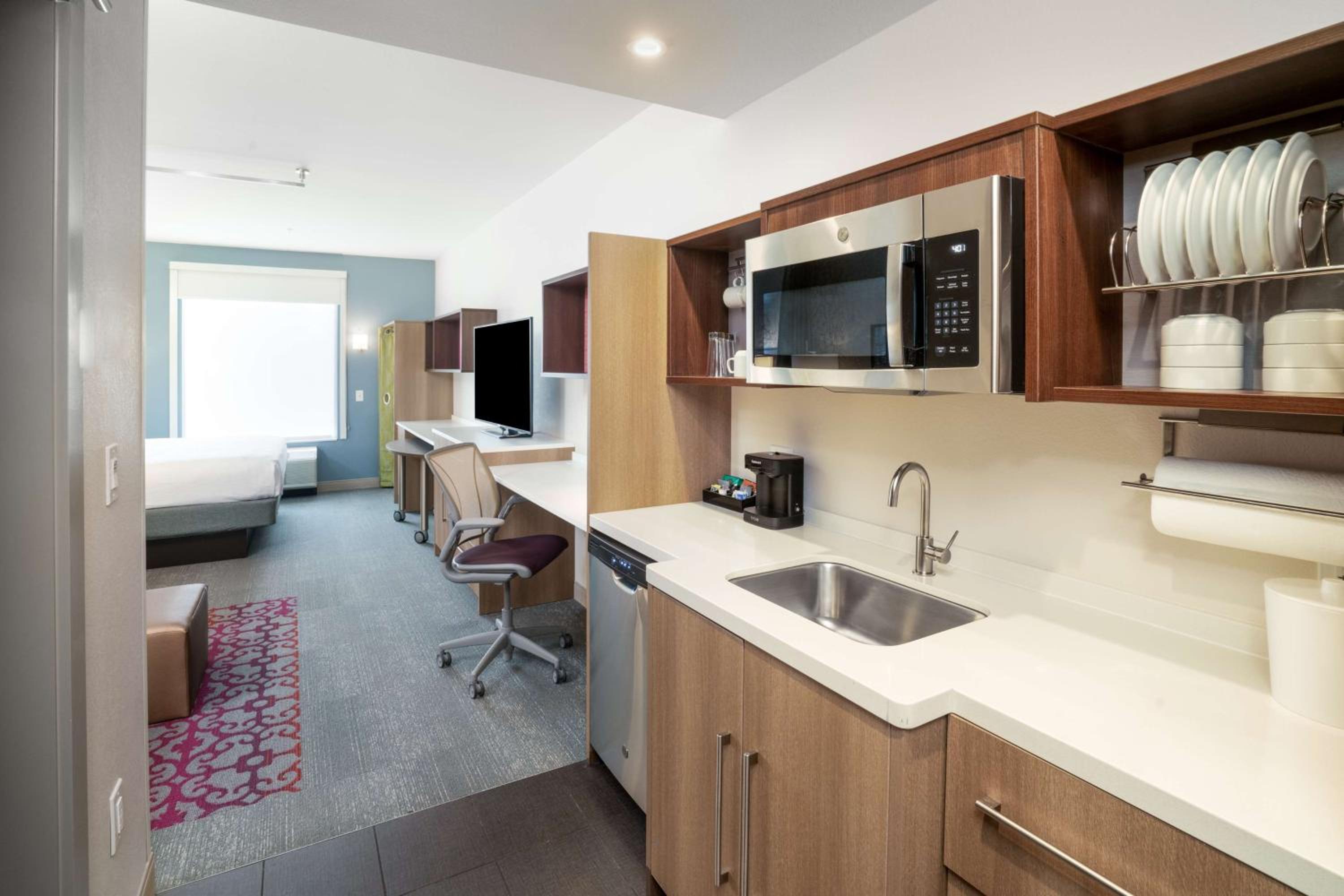 King Studio Suite - Non-Smoking - Photo 2