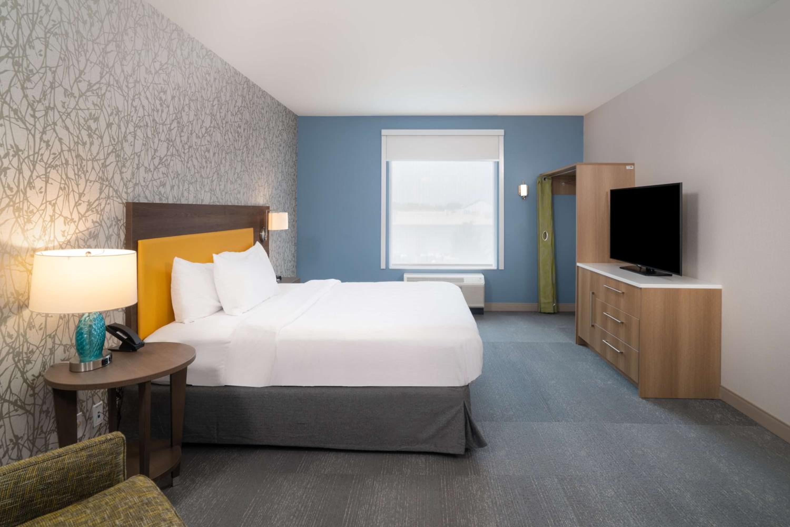 King Suite - Mobility and Hearing Access/Non-Smoking - Photo 4