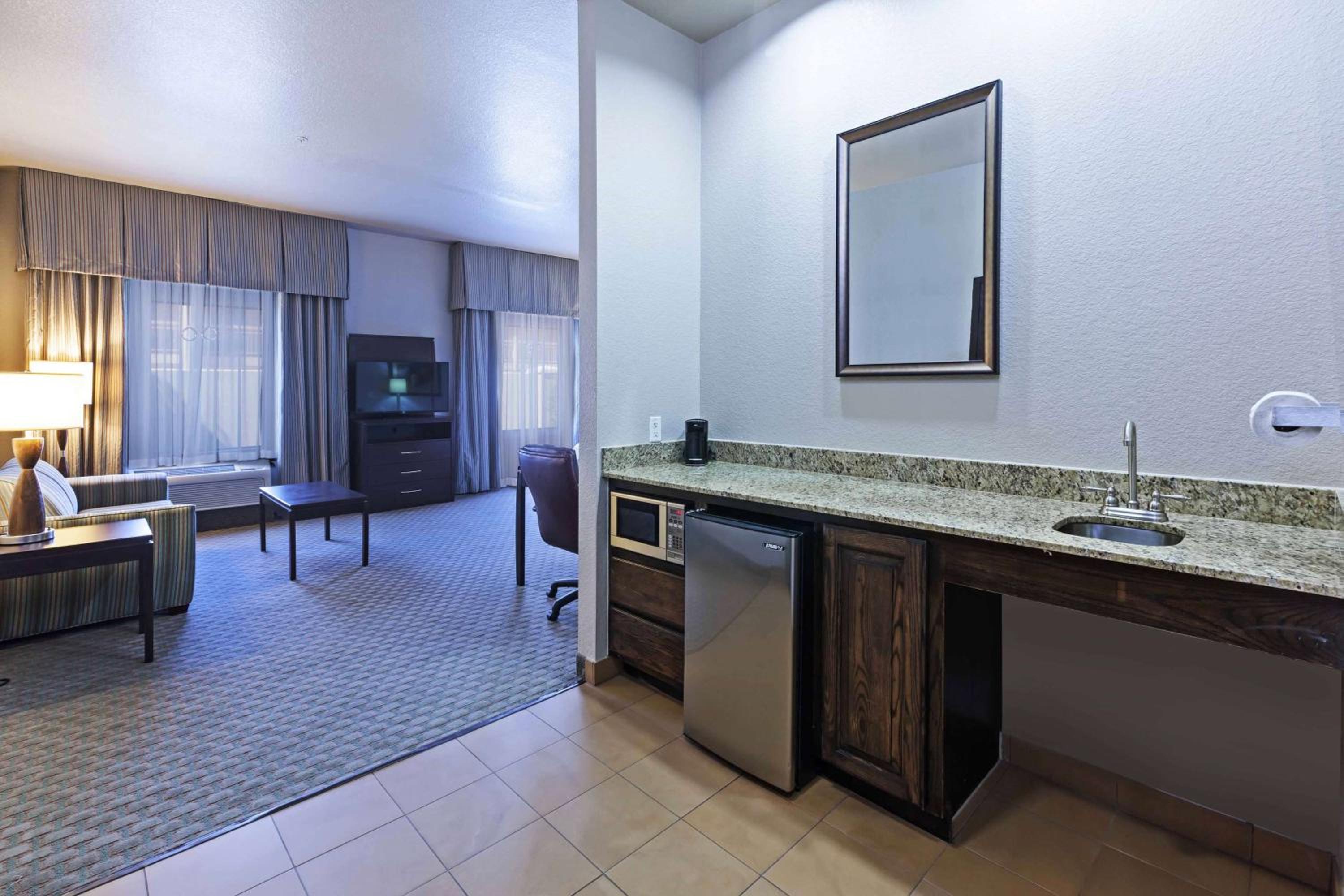 King Studio Suite - Non-Smoking photo 1