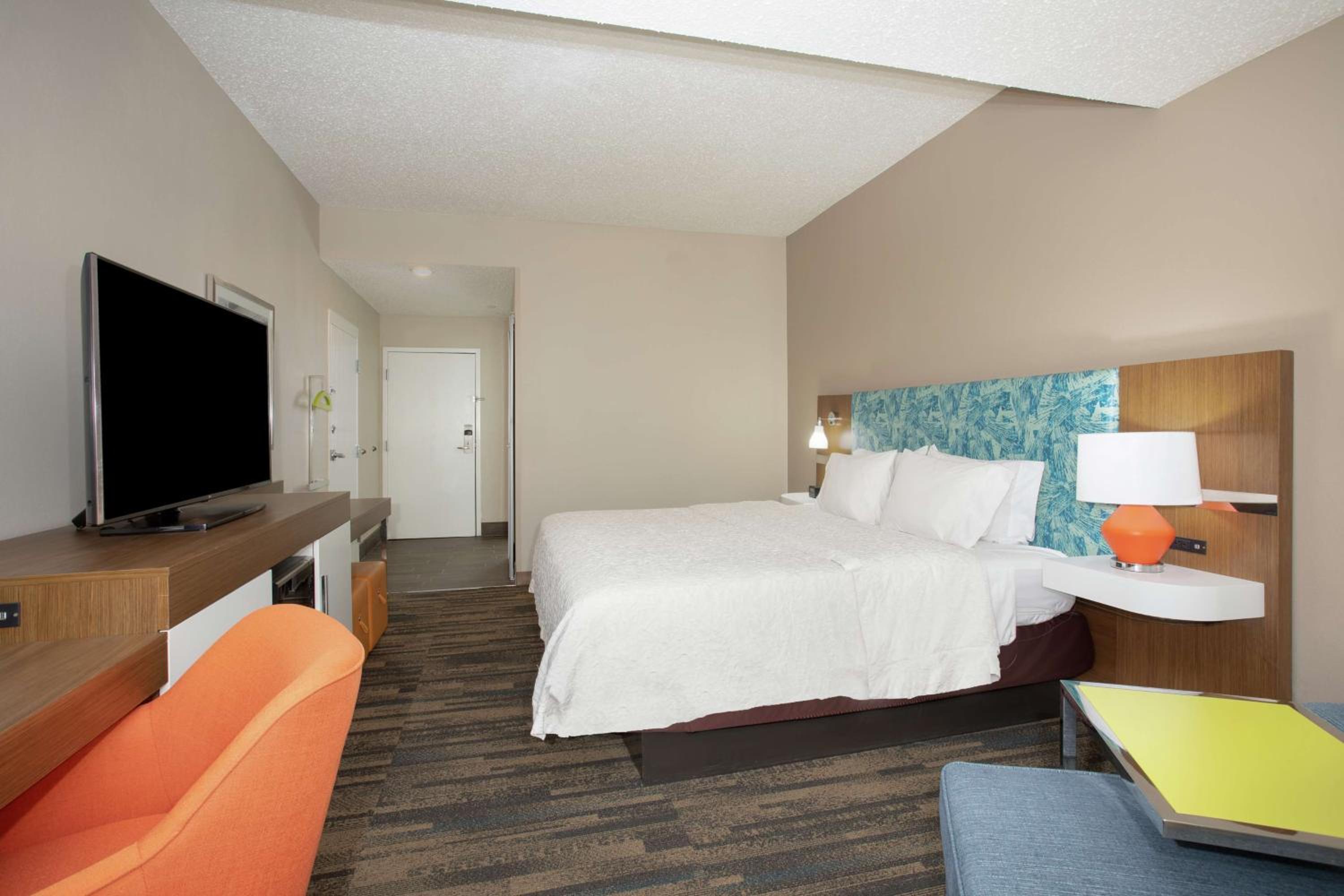 King Room with King Bed - Non-Smoking - Photo 1