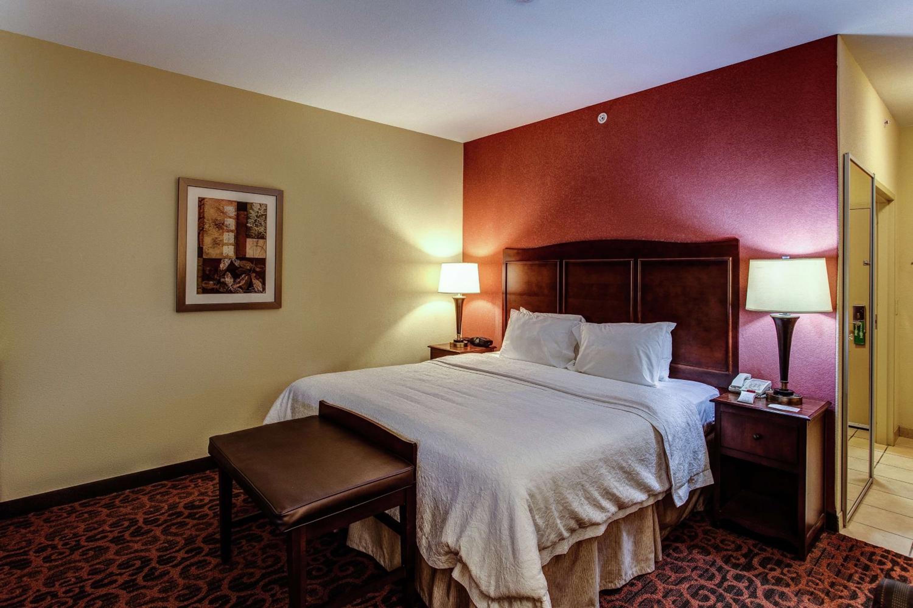 King Room with King Bed - Non-Smoking - Photo 1