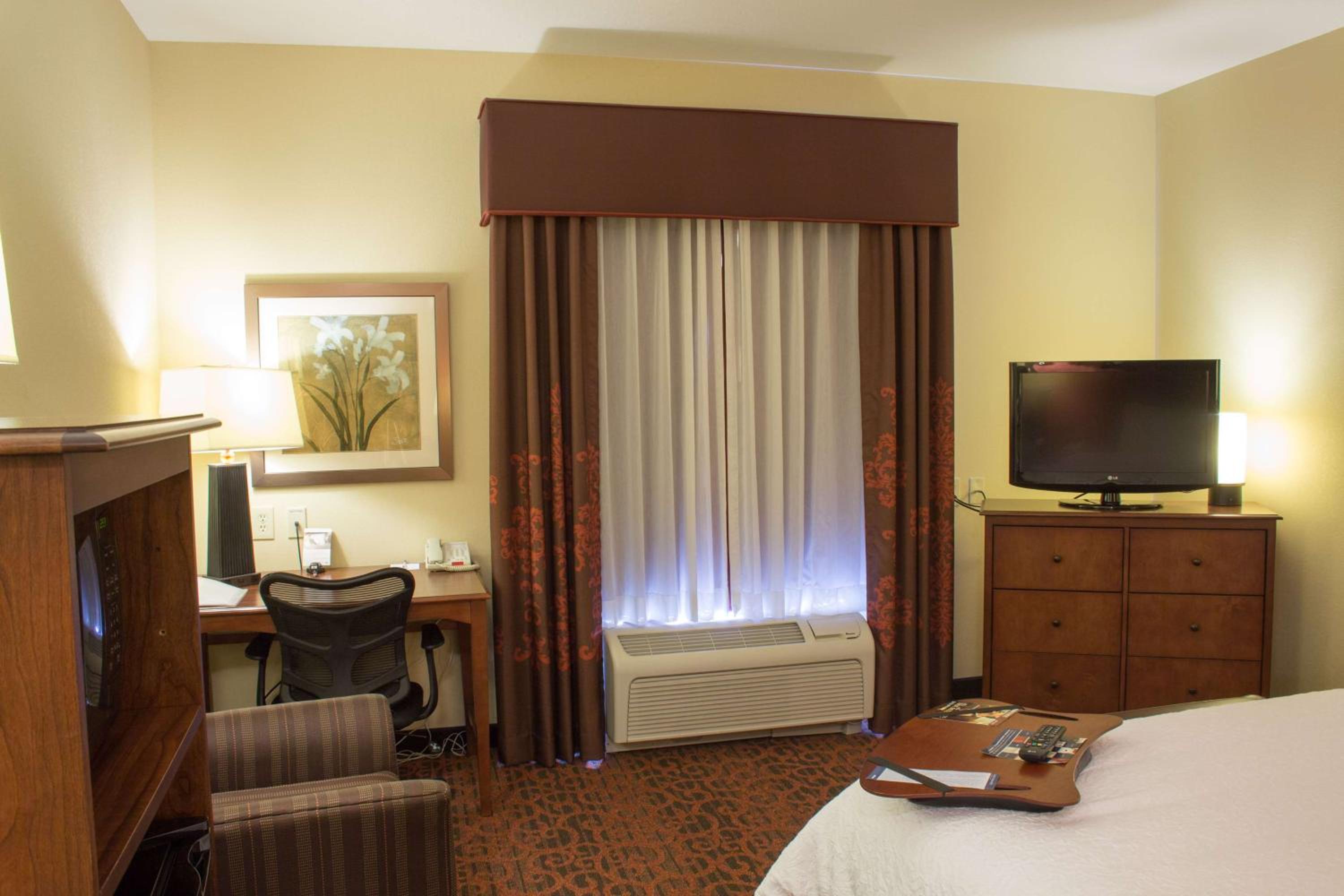 Room with Two Queen Beds - Non-Smoking - Photo 1