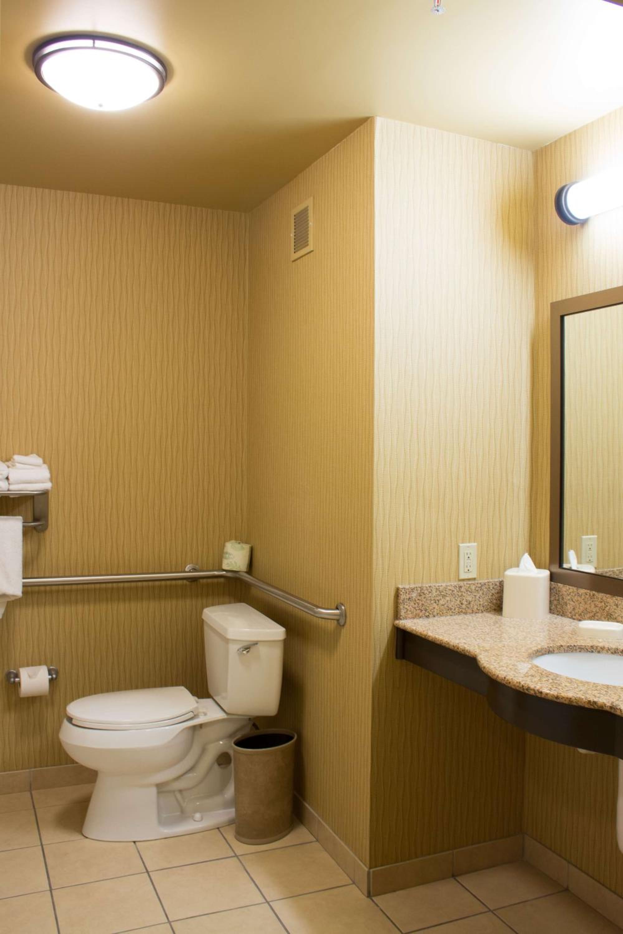 Queen Room with Two Queen Beds - Mobility and Hearing Access/Non-Smoking - Photo 3