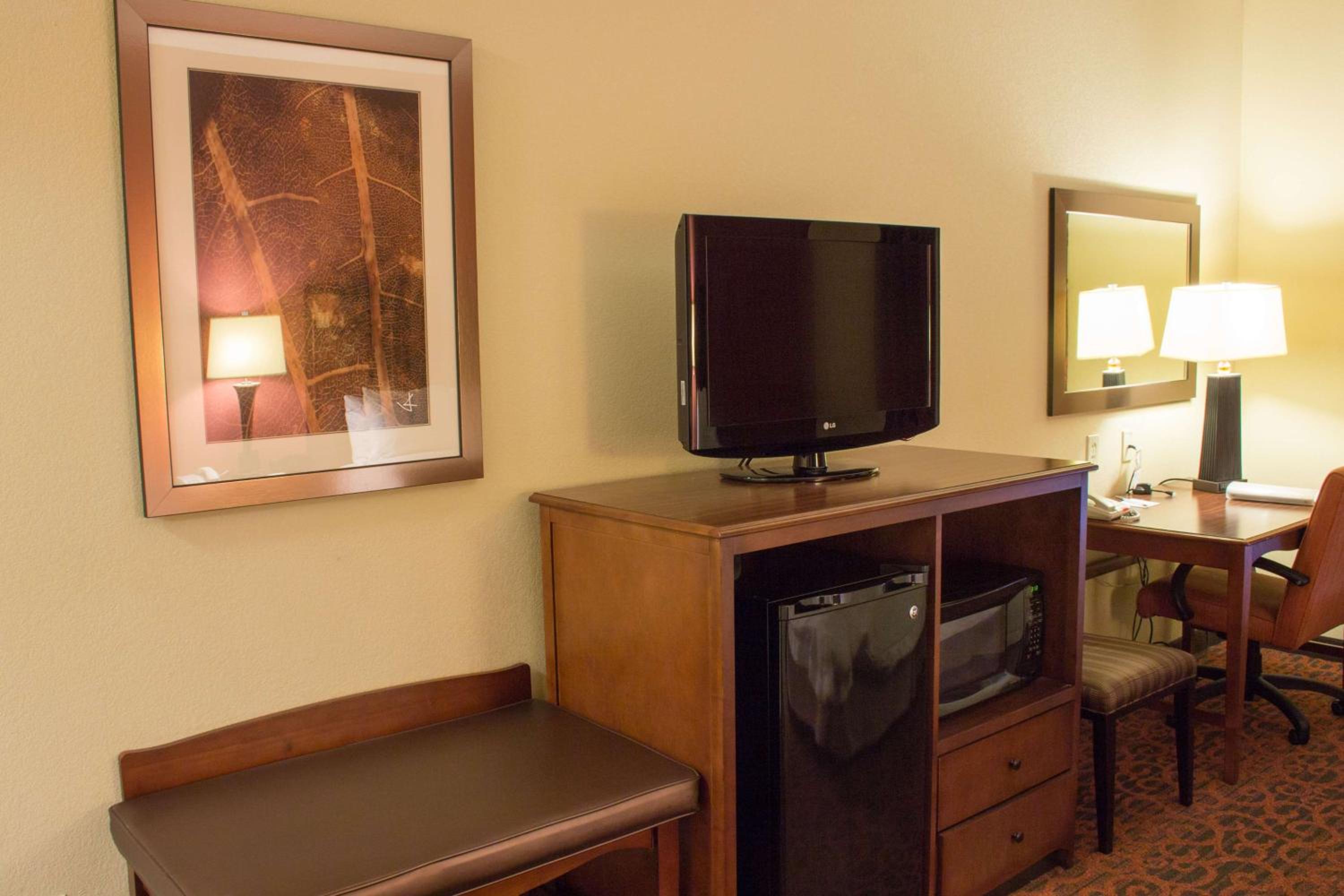 Room with Two Queen Beds - Non-Smoking - Photo 3