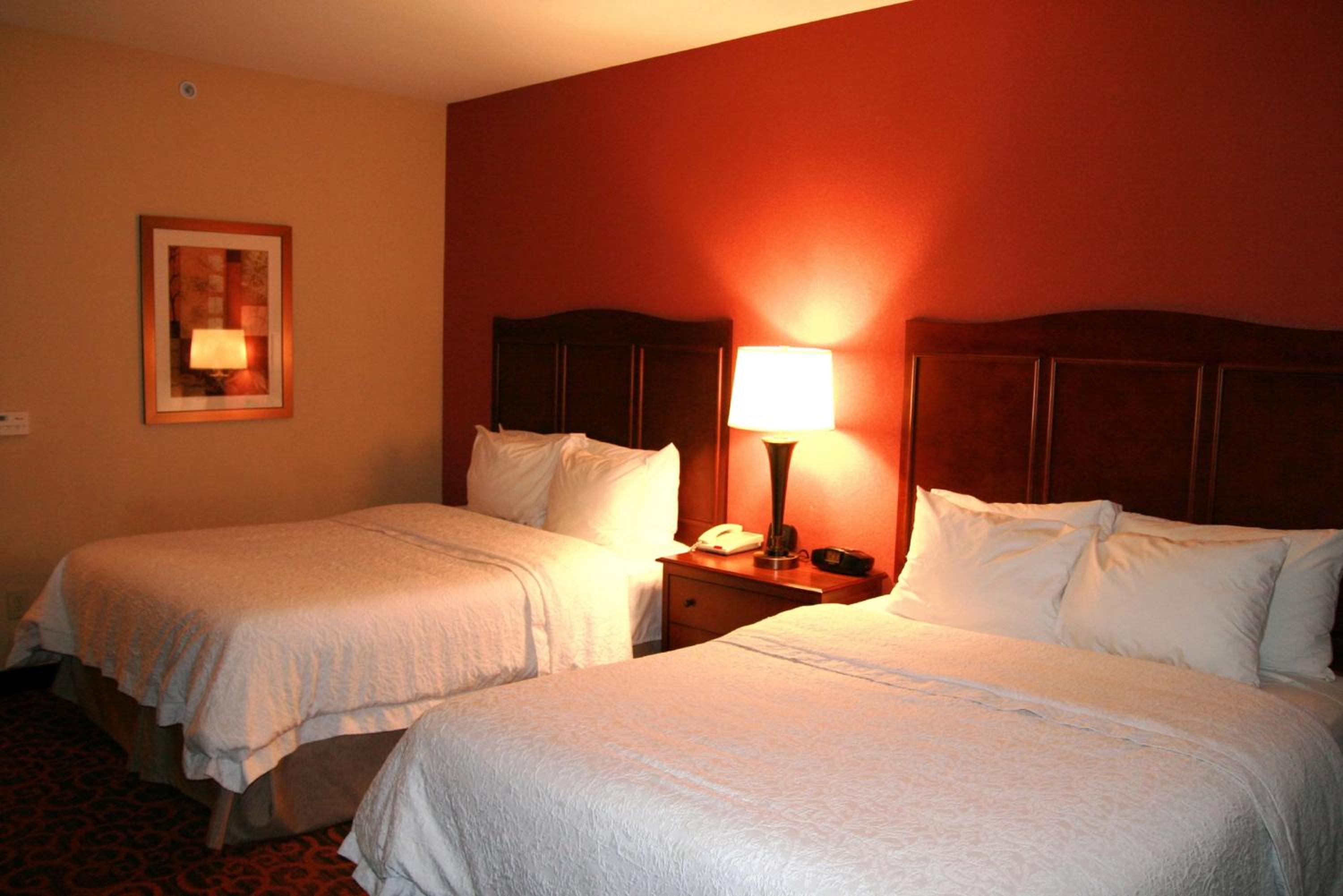 Room with Two Queen Beds - Non-Smoking - Photo 2