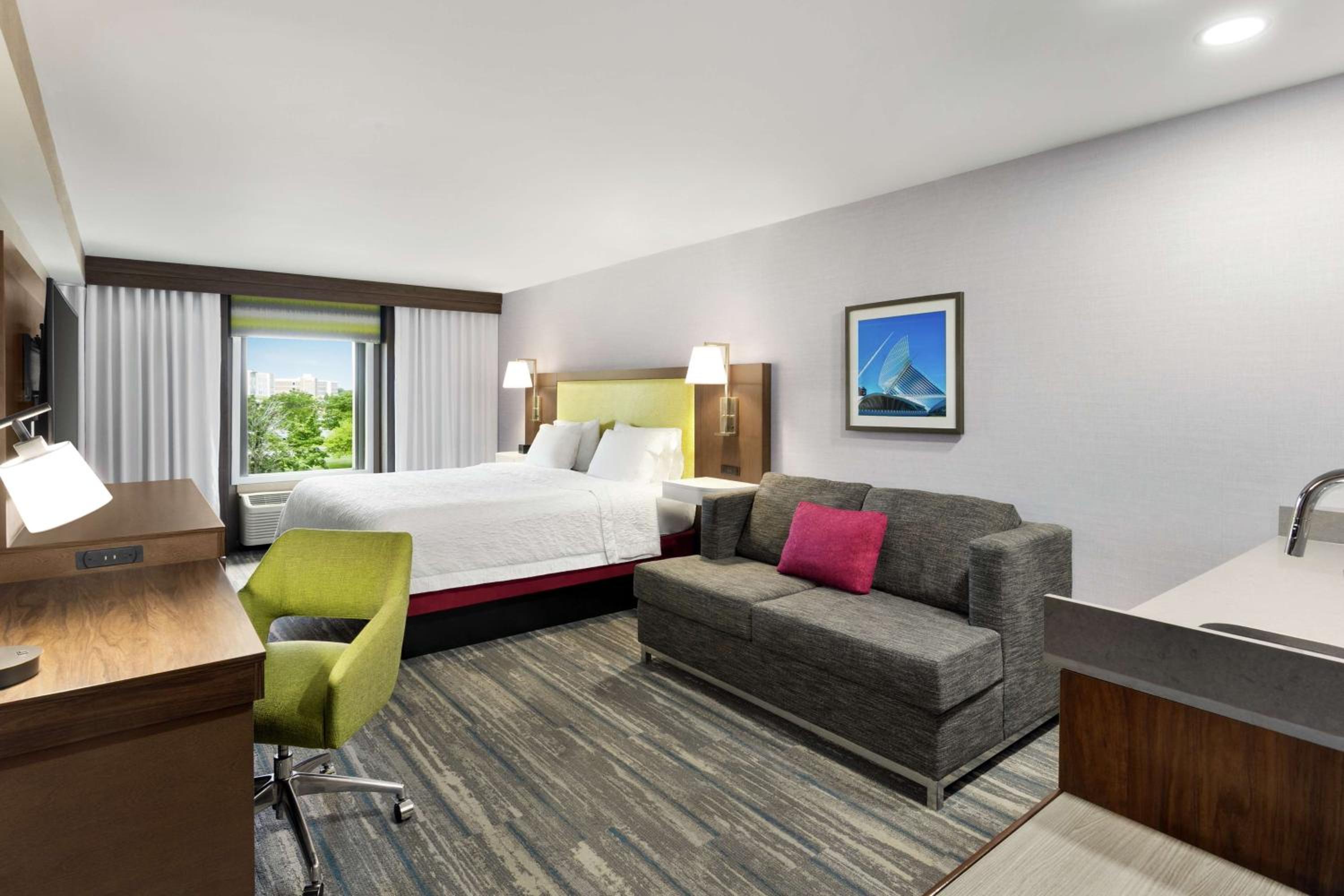 Deluxe King Room - Non-Smoking - Photo 1