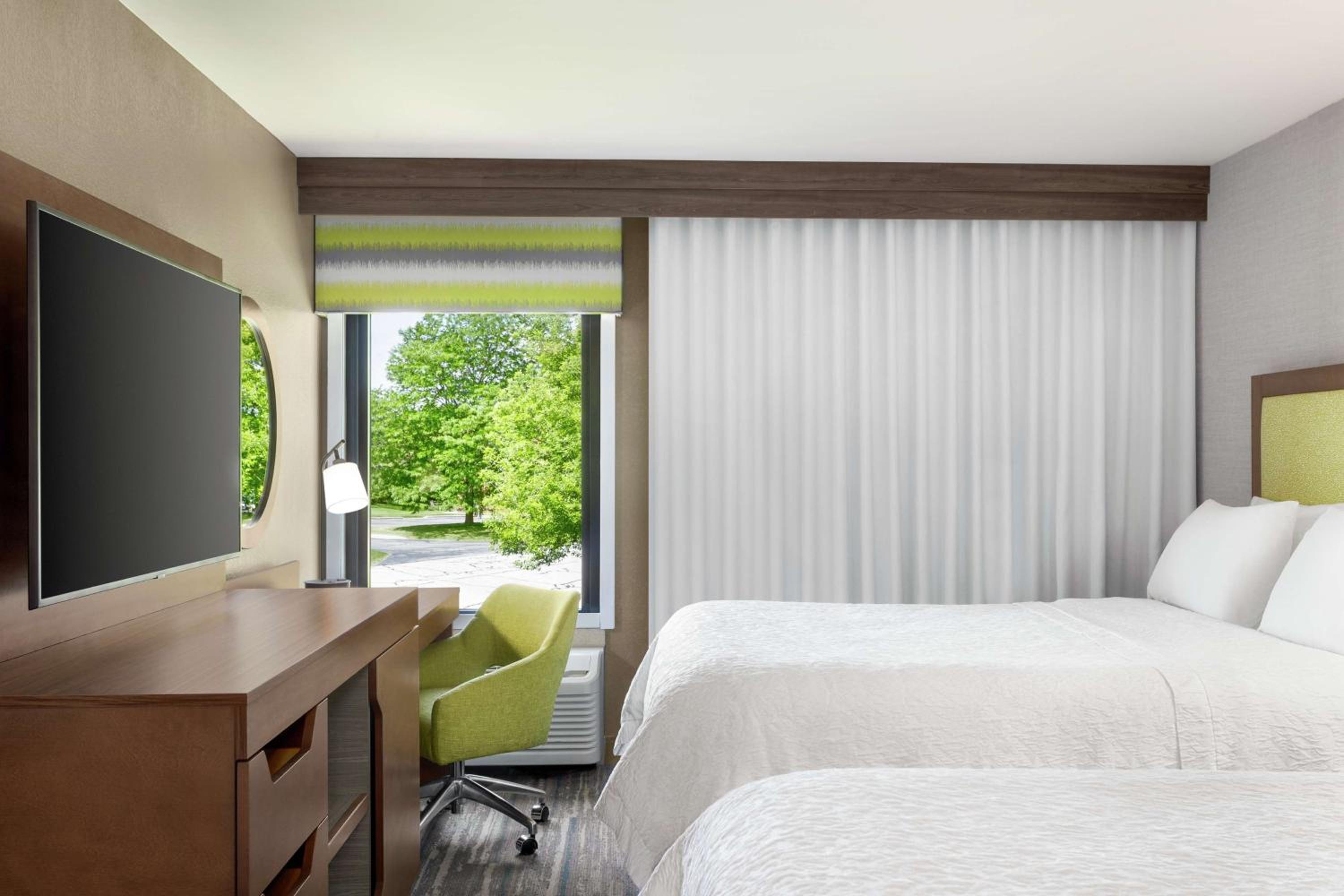 Room with Two Queen Beds - Non-Smoking - Photo 3