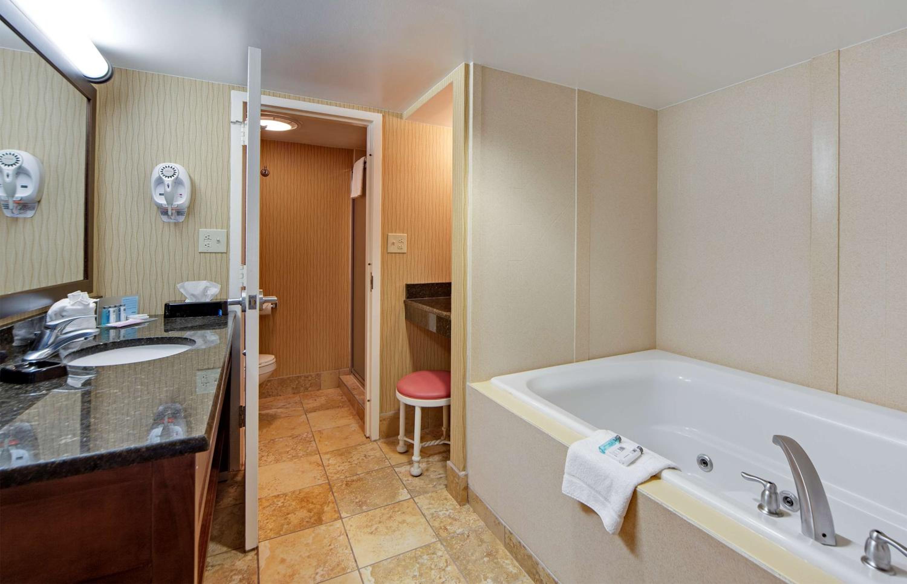 King Studio with Spa Bath - Non-Smoking - Photo 4