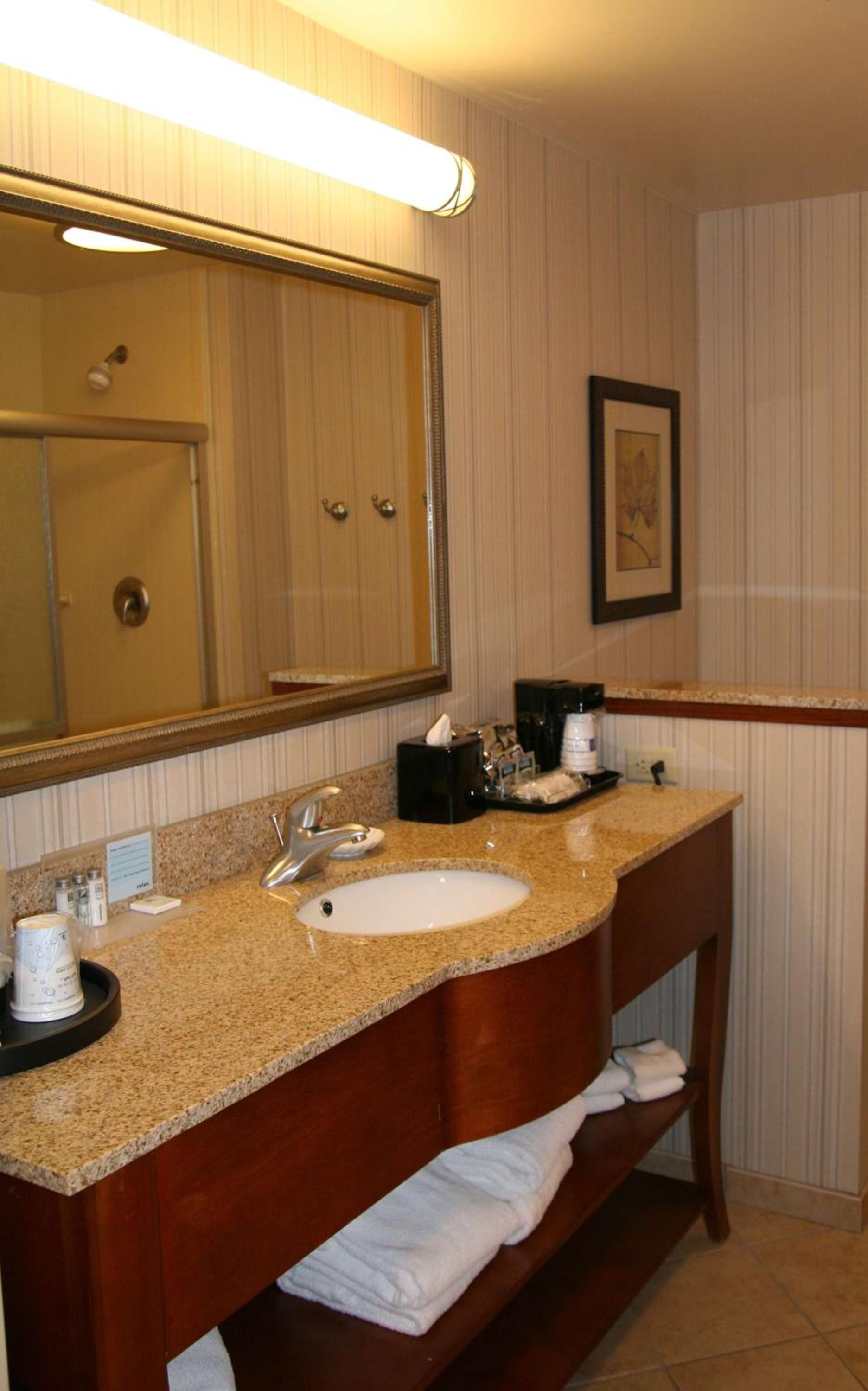Room with Two Queen Beds - Non-Smoking - Photo 6