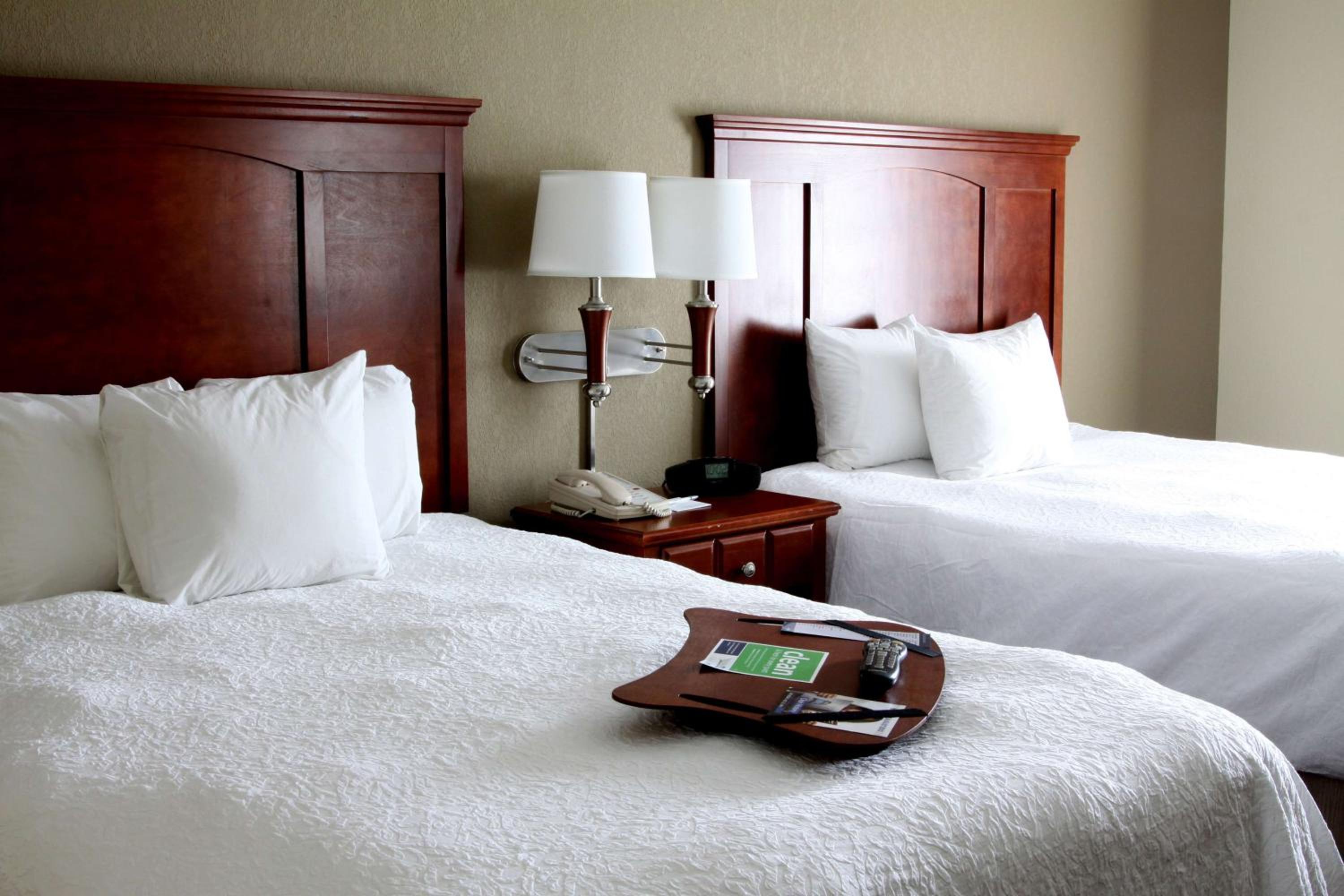 Room with Two Queen Beds - Non-Smoking - Photo 3