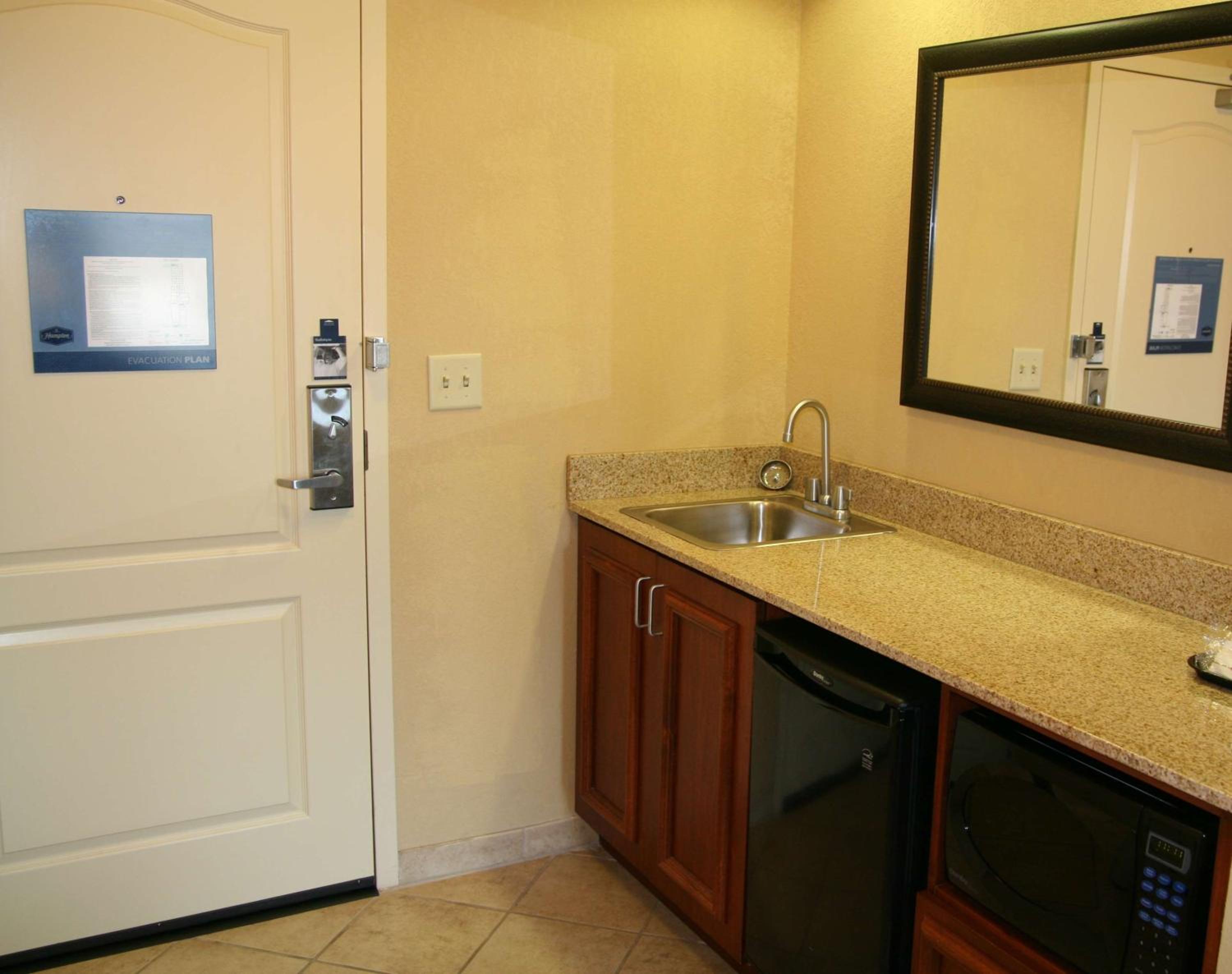 King Studio Suite - Non-Smoking - Photo 2
