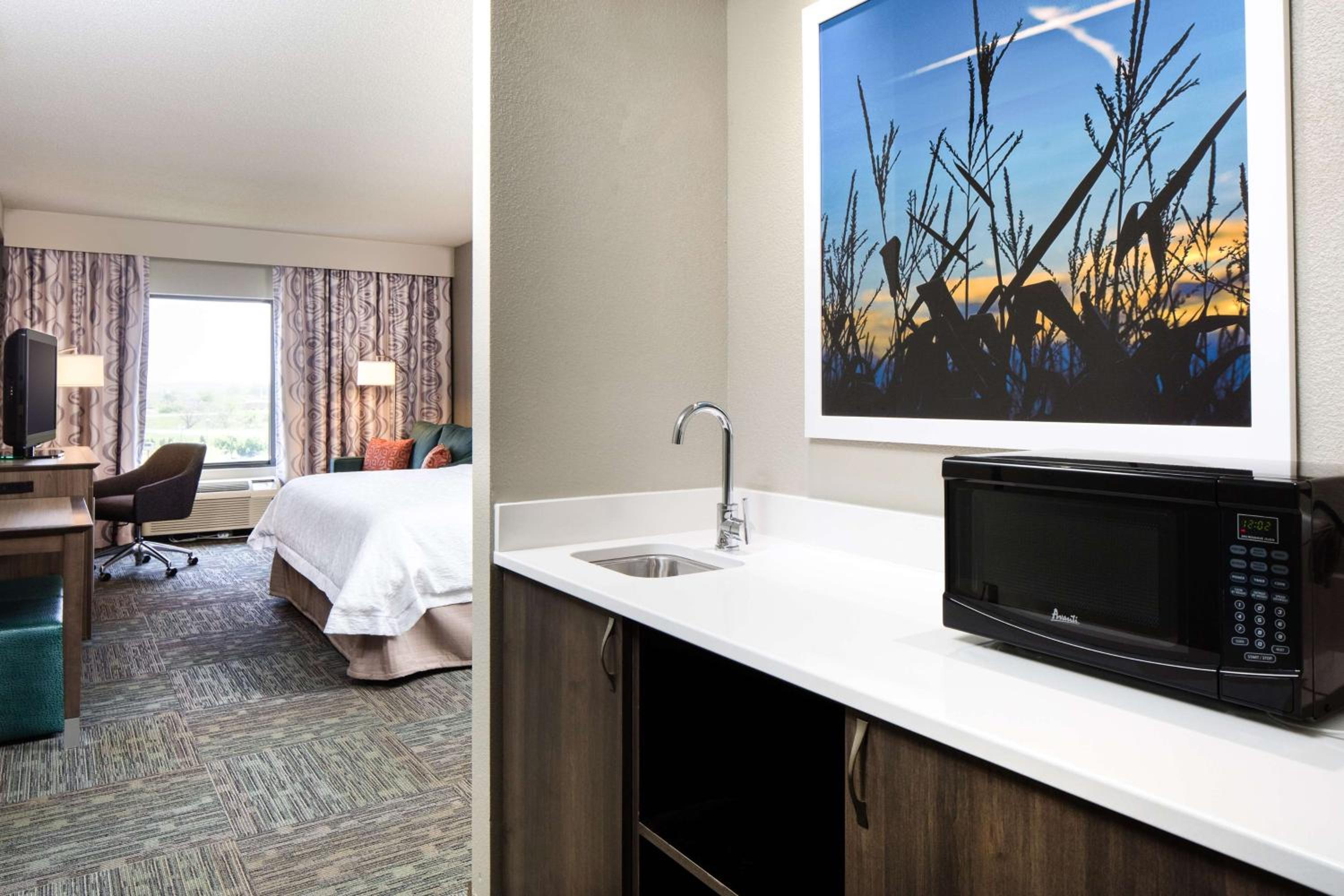 King Room with Kitchenette - Non-Smoking - Photo 2