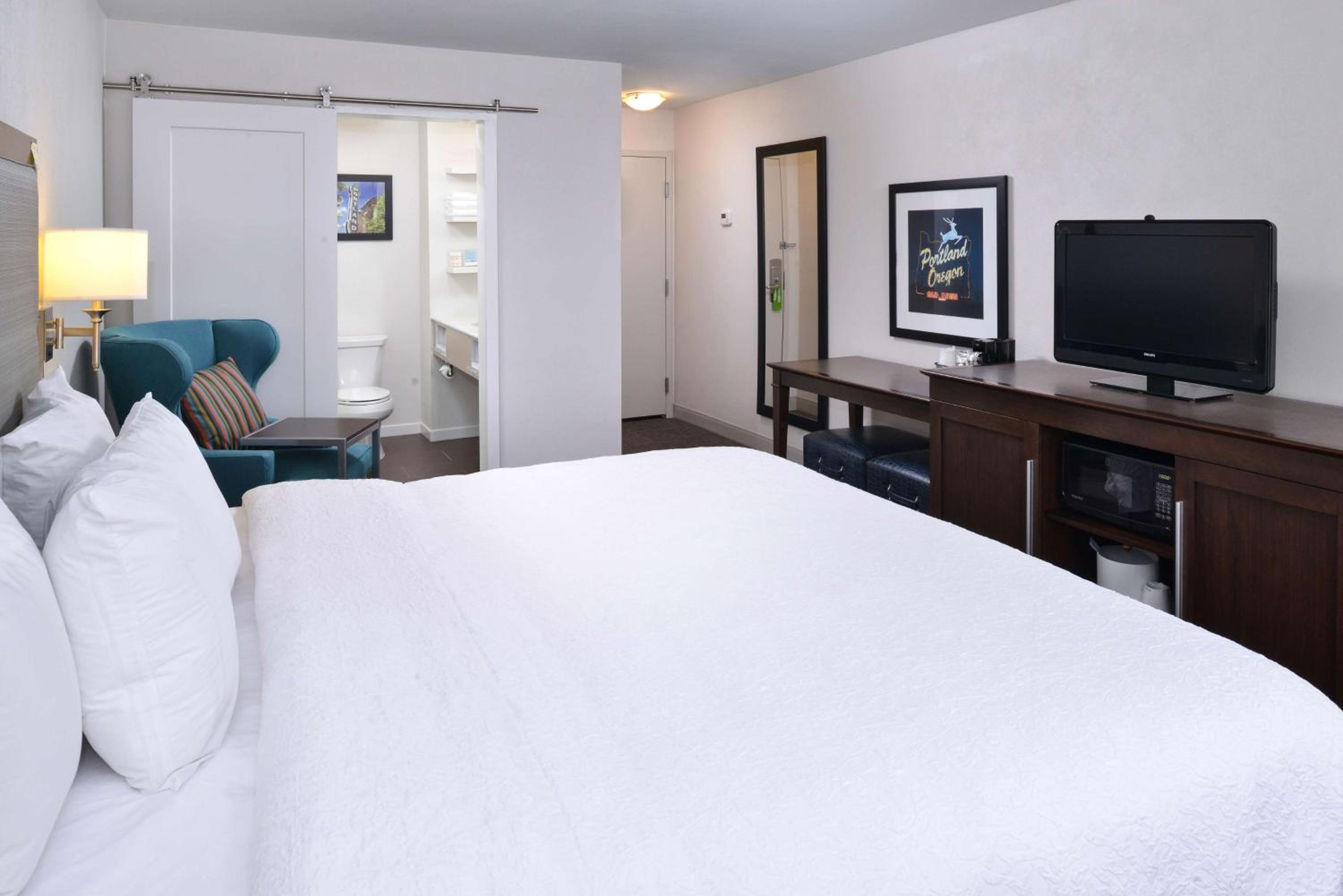 King Room with King Bed - Non-Smoking