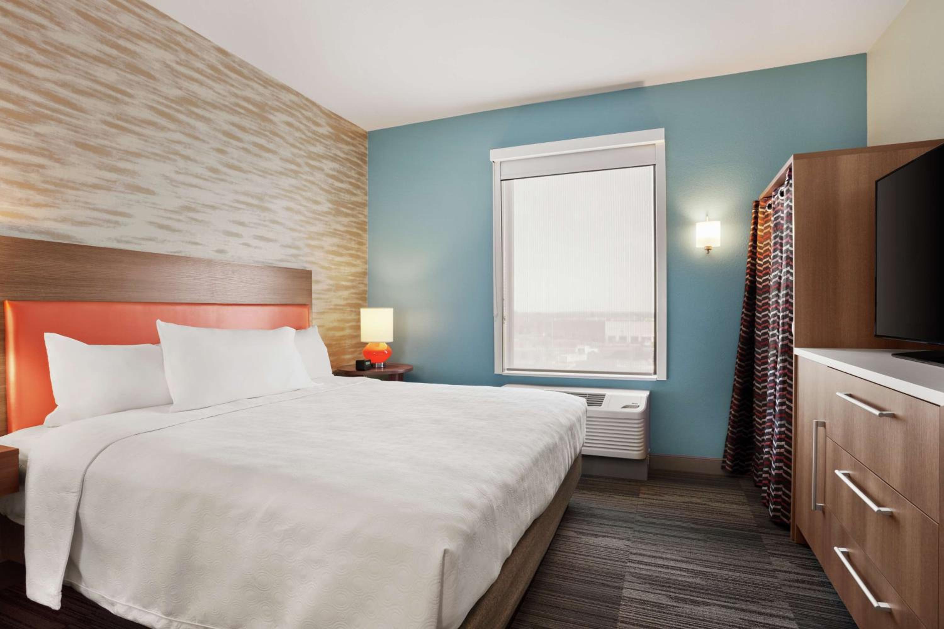 One-Bedroom King Suite - Non-Smoking - Photo 1