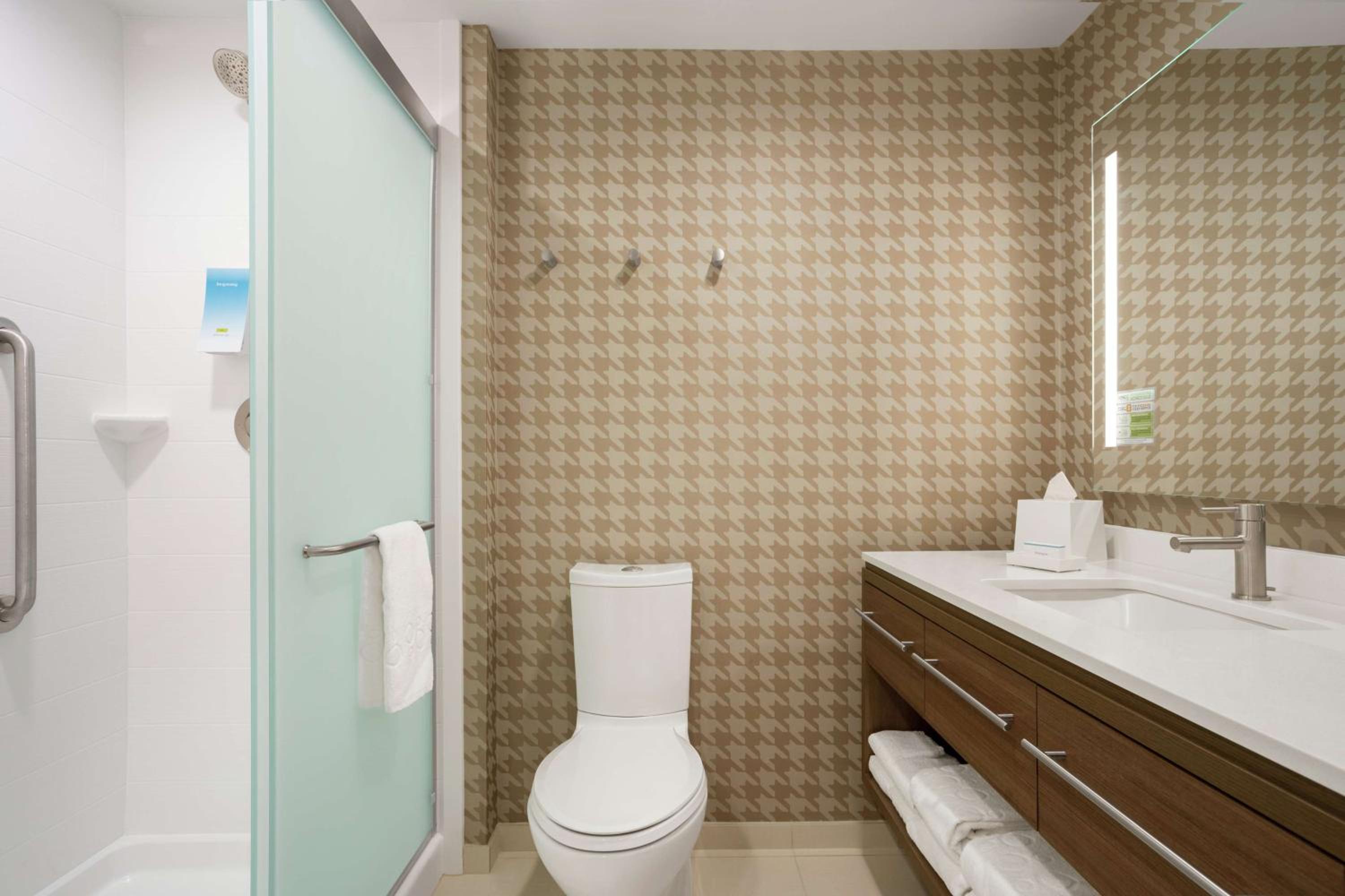 King Studio Suite - Non-Smoking - Photo 3
