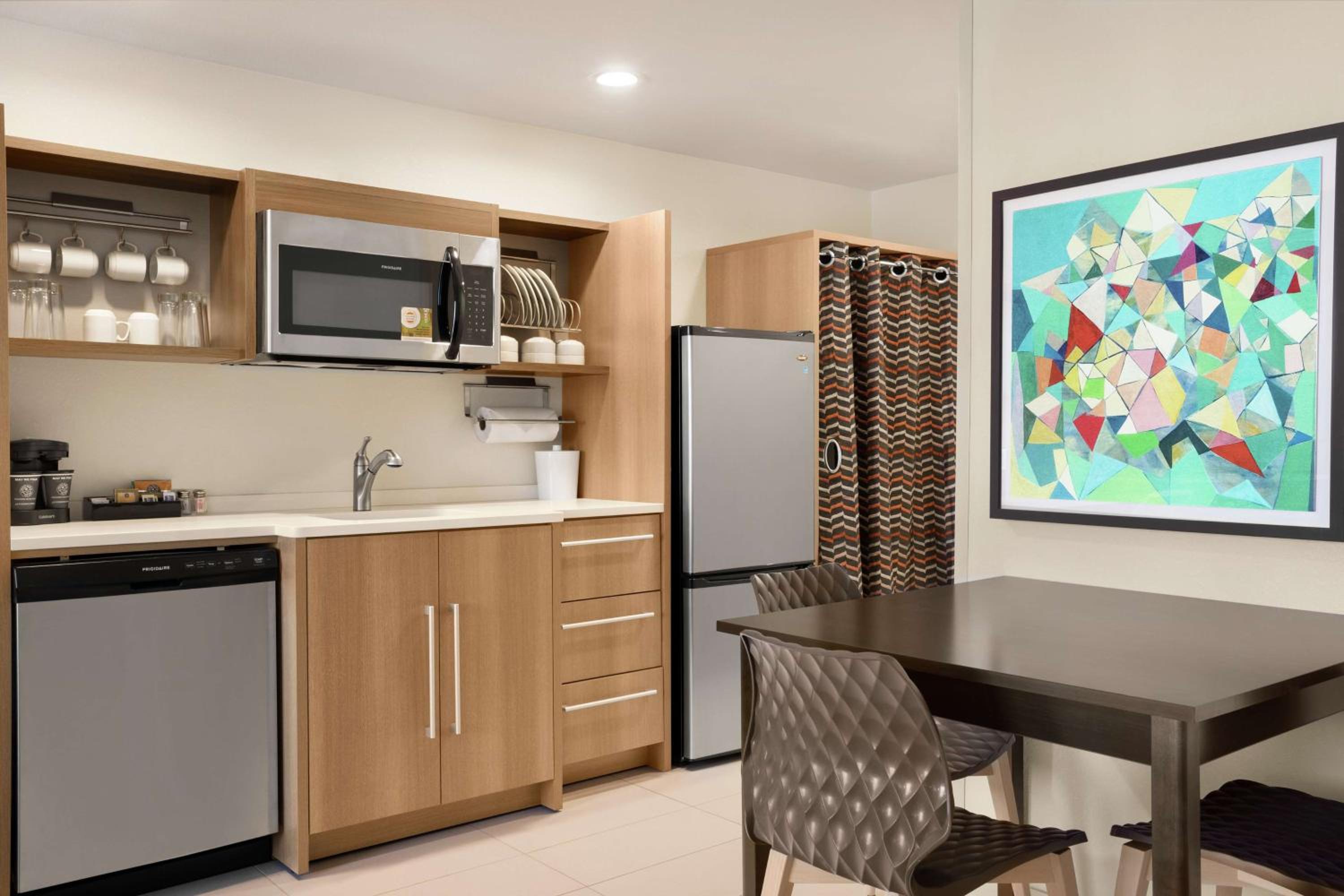 One-Bedroom King Suite - Non-Smoking - Photo 3