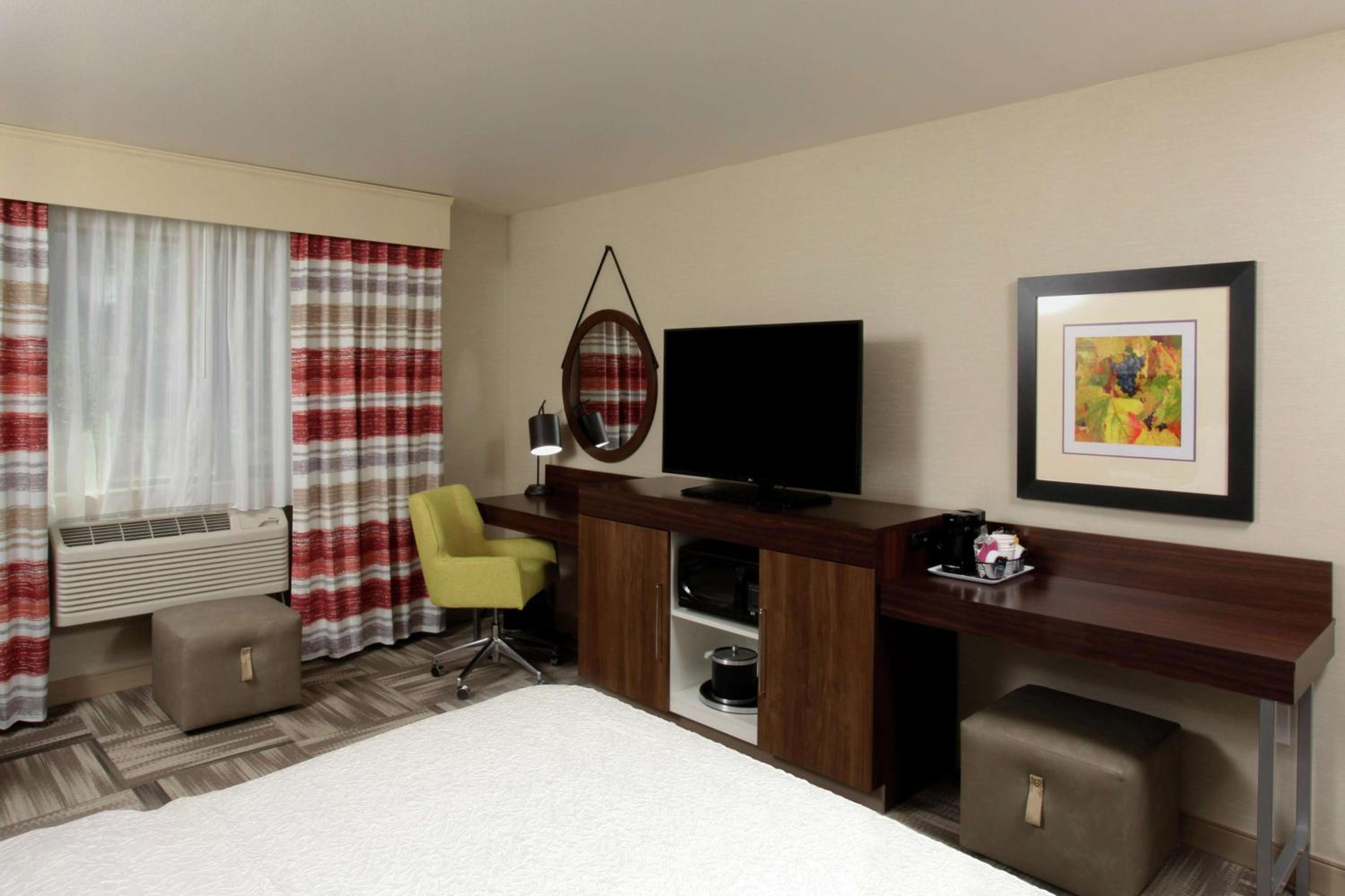 King Room with King Bed - Non-Smoking - Photo 1