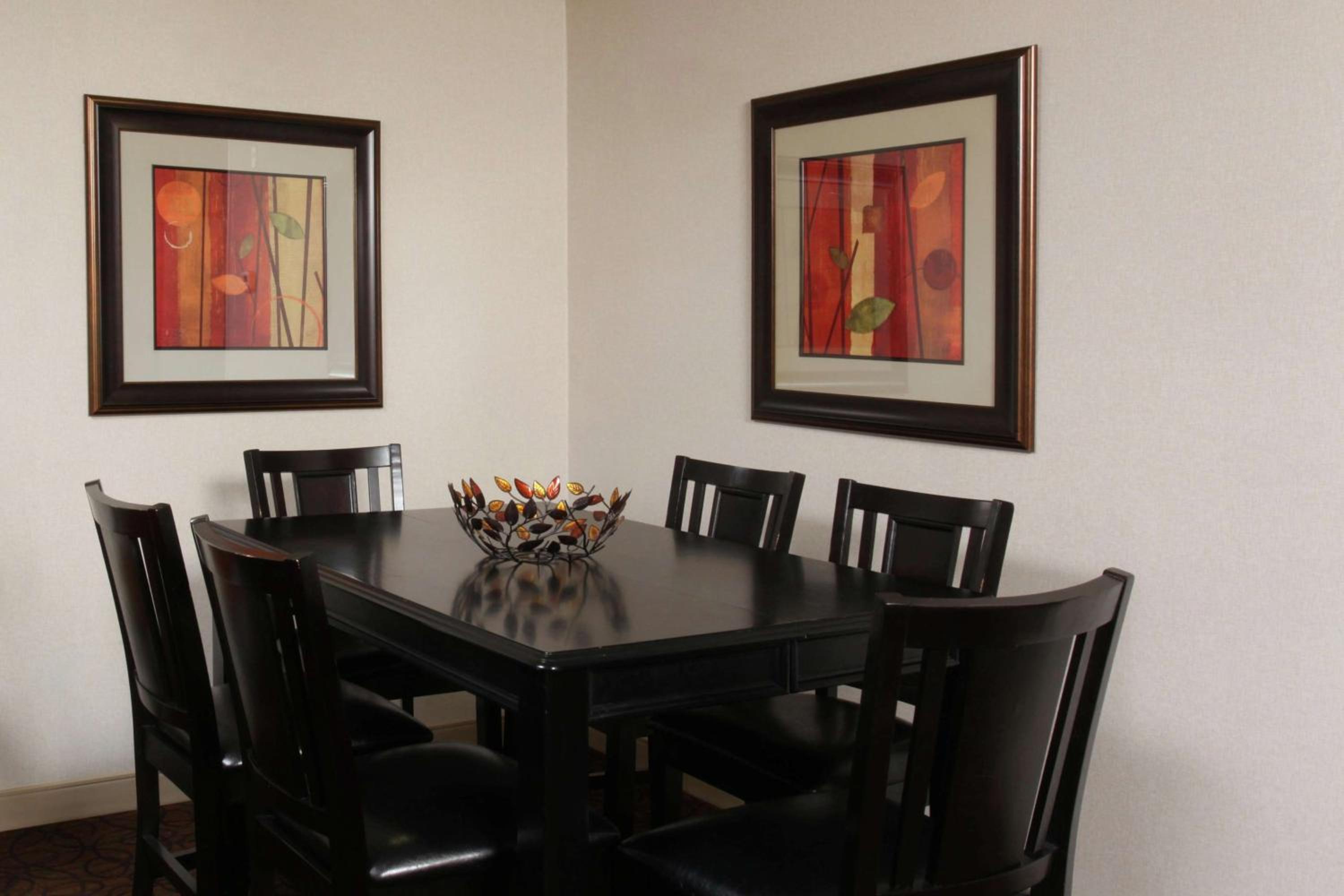 1 Bedroom Suite with Two Queen Beds -Non-Smoking photo 2