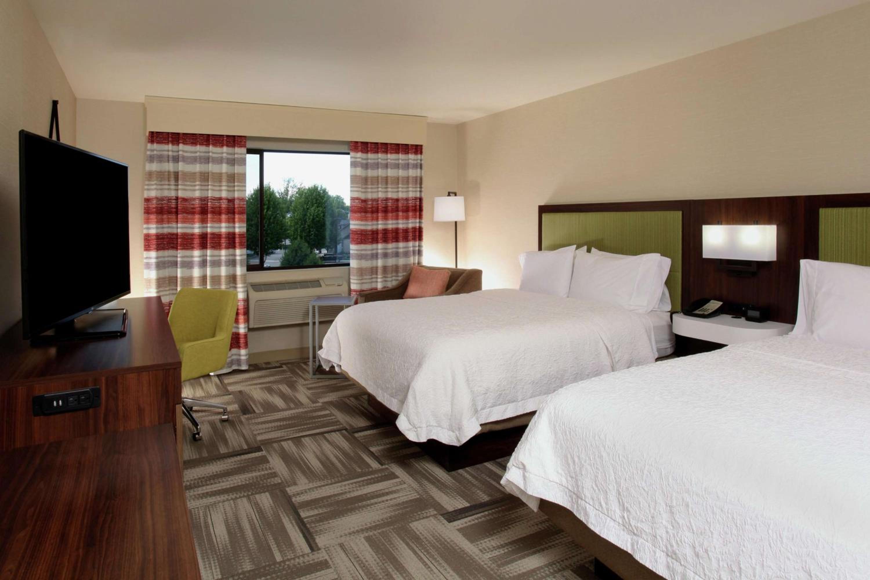 Room with Two Queen Beds - Non-Smoking - Photo 1