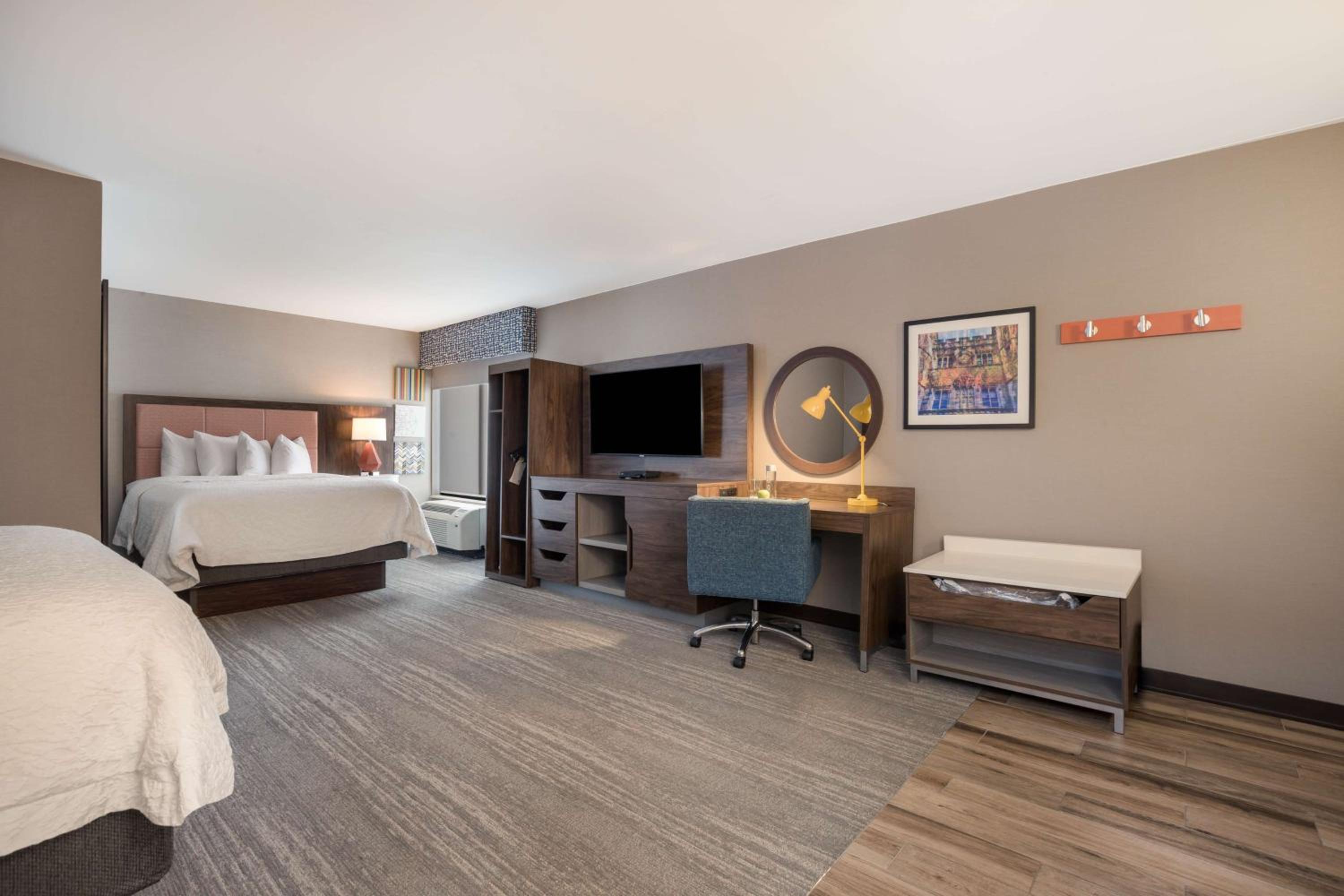Room with Two Queen Beds - Non-Smoking - Photo 1