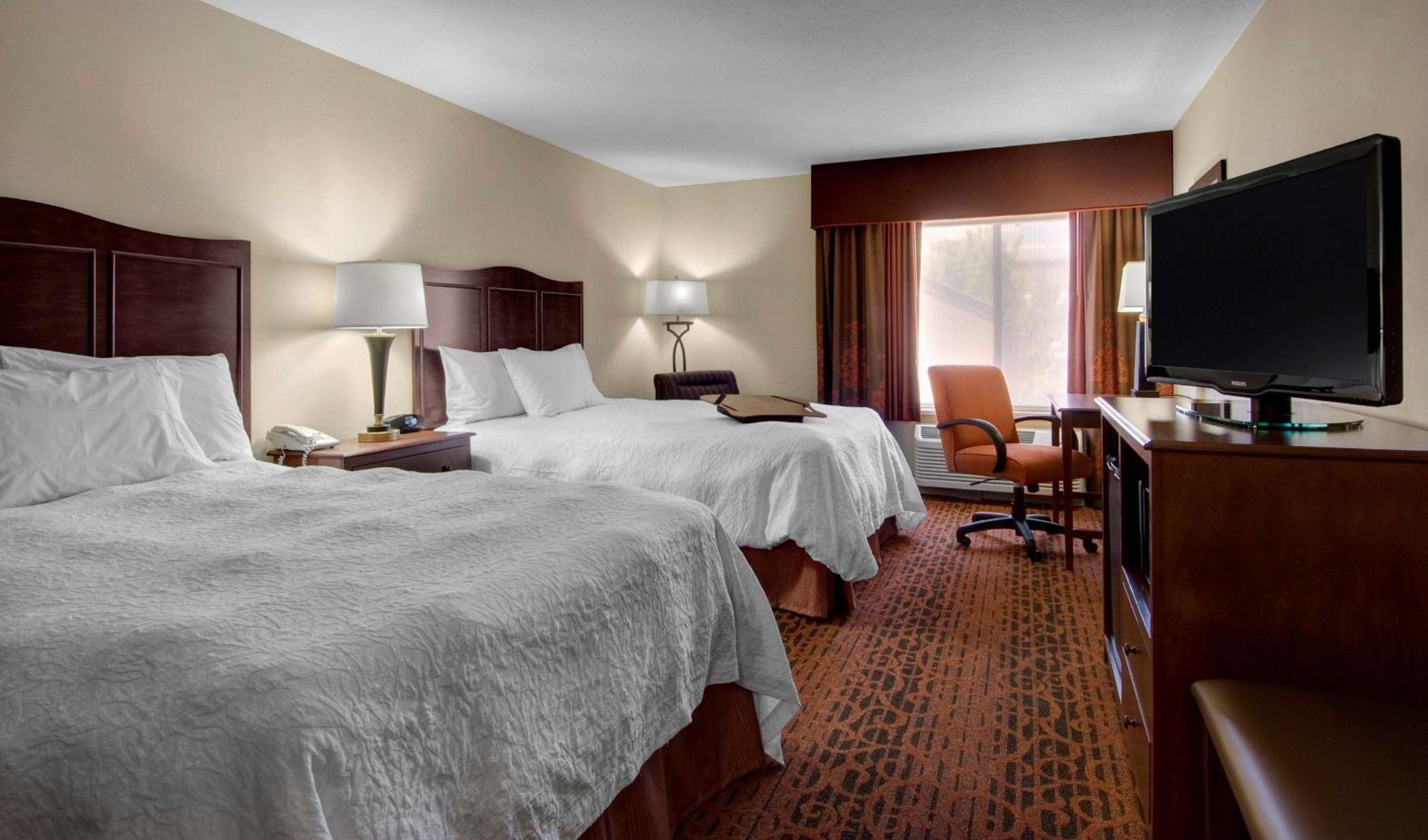 Room with Two Queen Beds - Non-Smoking photo 2