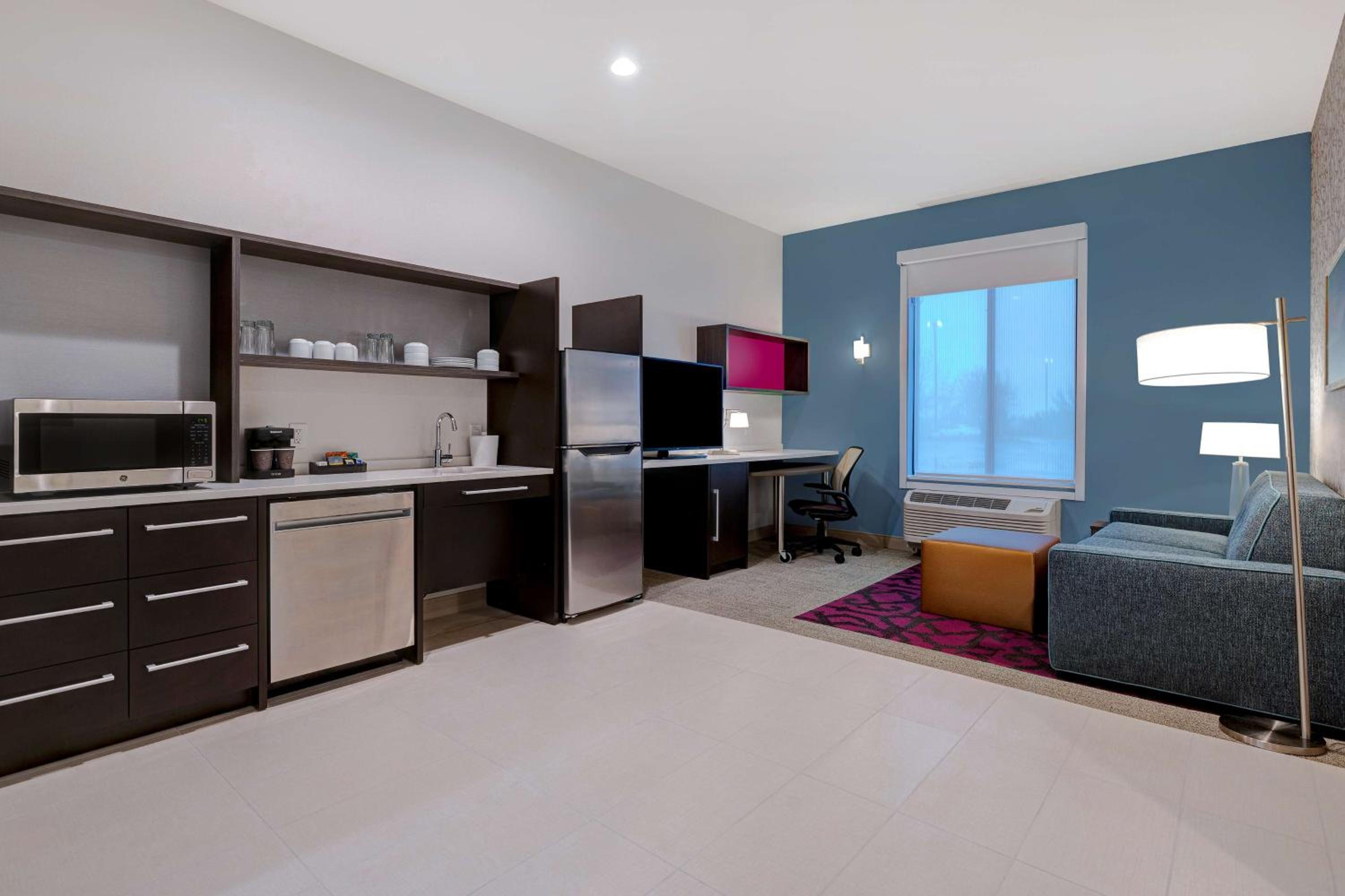 One-Bedroom King Suite - Photo 9