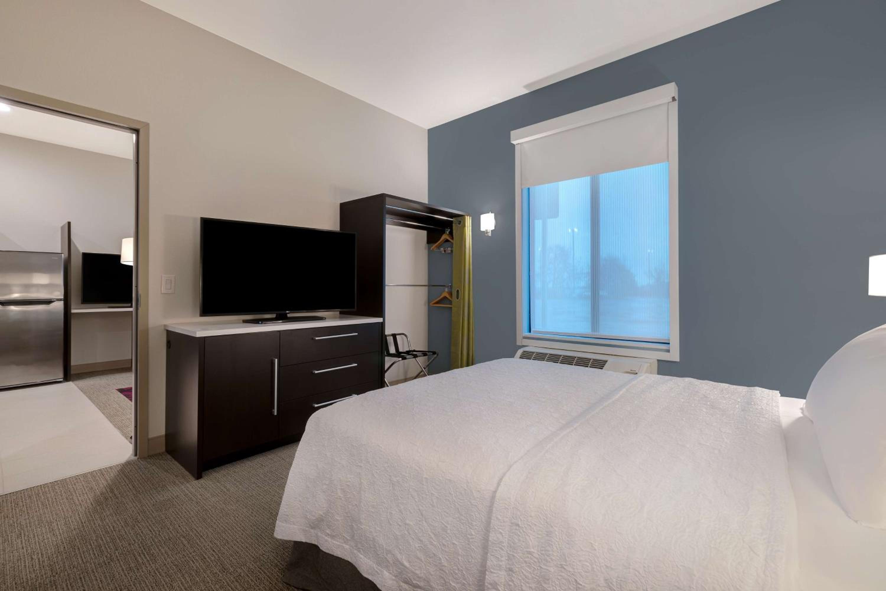 One-Bedroom King Suite - Photo 7