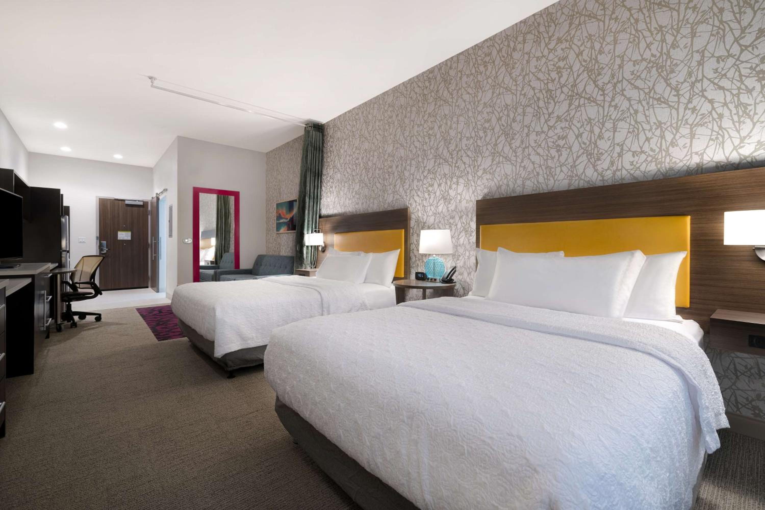 Studio Suite with Two Queen Beds - Photo 9