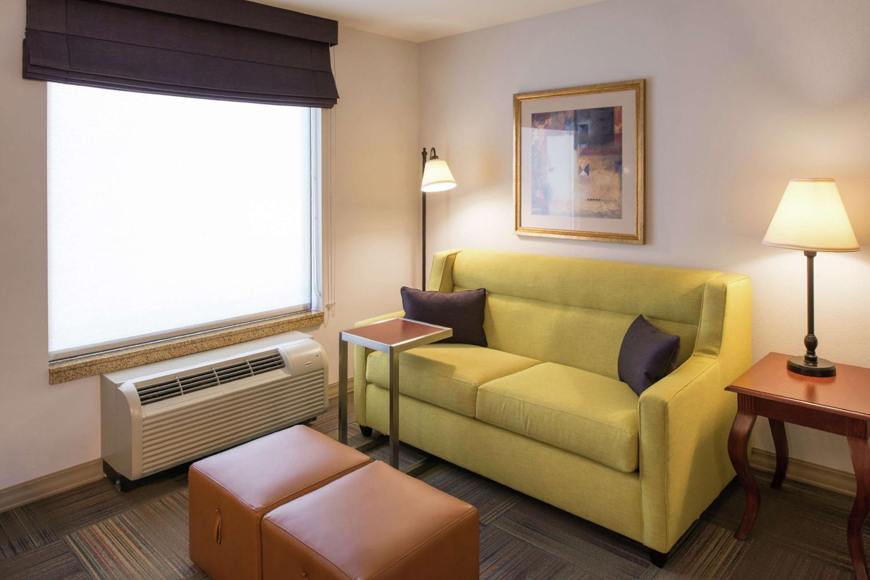 King Studio with Sofa Bed - Non-Smoking - Photo 1