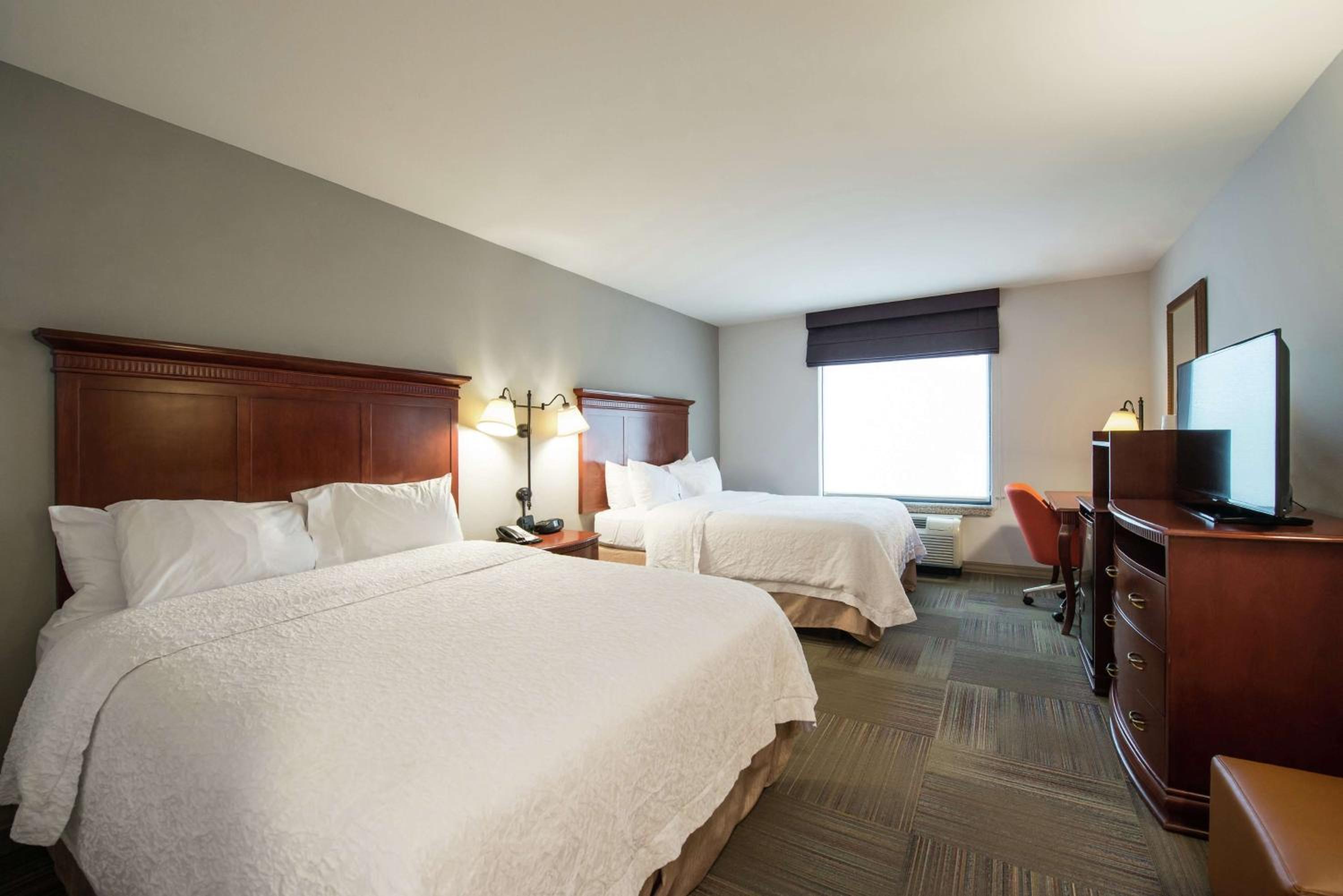 Room with Two Queen Beds - Non-Smoking - Photo 1